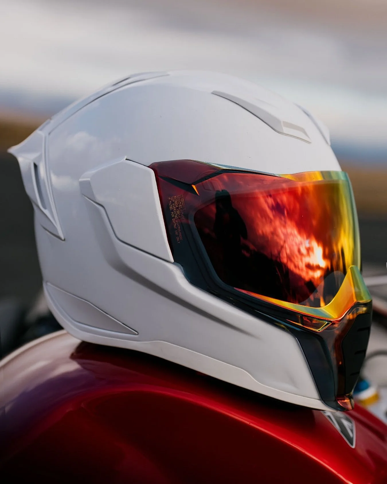 Engineered to survive the street. Elevated to lead it.
The ULTRAFLITE&trade; Solid combines handcrafted composite fiberglass construction, MIPS protection, Hydradry&trade; comfort, and premium ventilation in one unstoppable street weapon.
 
Since 200