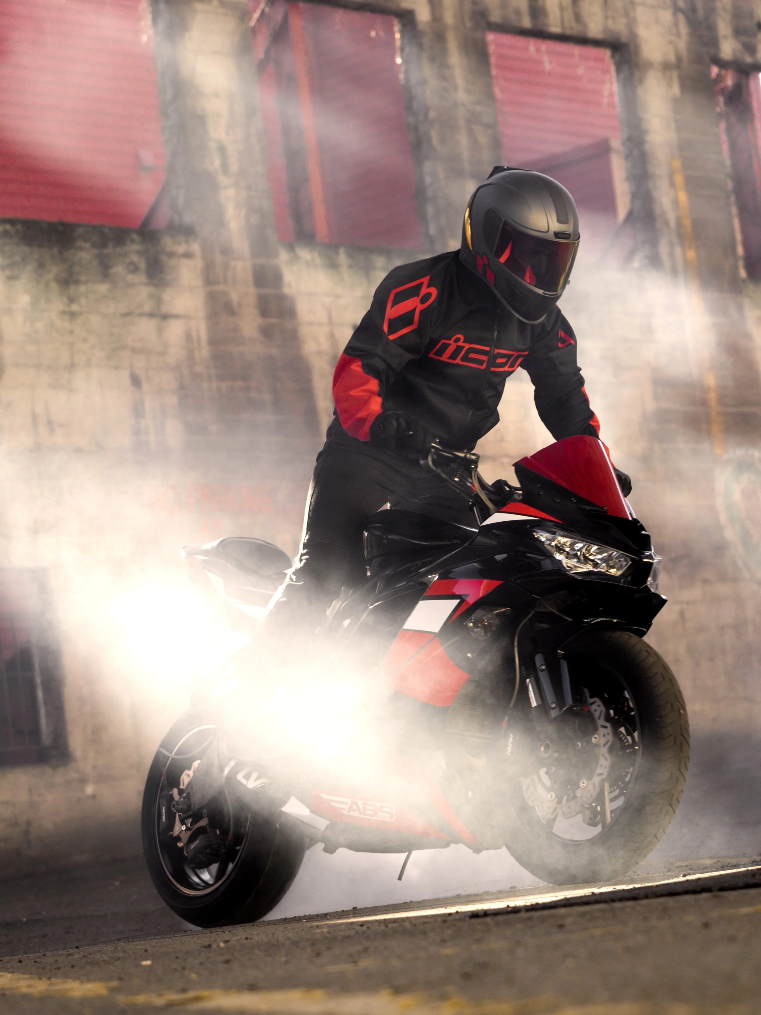 The asphalt always wins.

Dress accordingly. The ICON Hooligan CE jacket is designed for aggressive riding and all-day comfort. Fully loaded with D3O&reg; armor and Iron Weave fully breathable mesh panels for maximum ventilation. You&rsquo;ll be conf