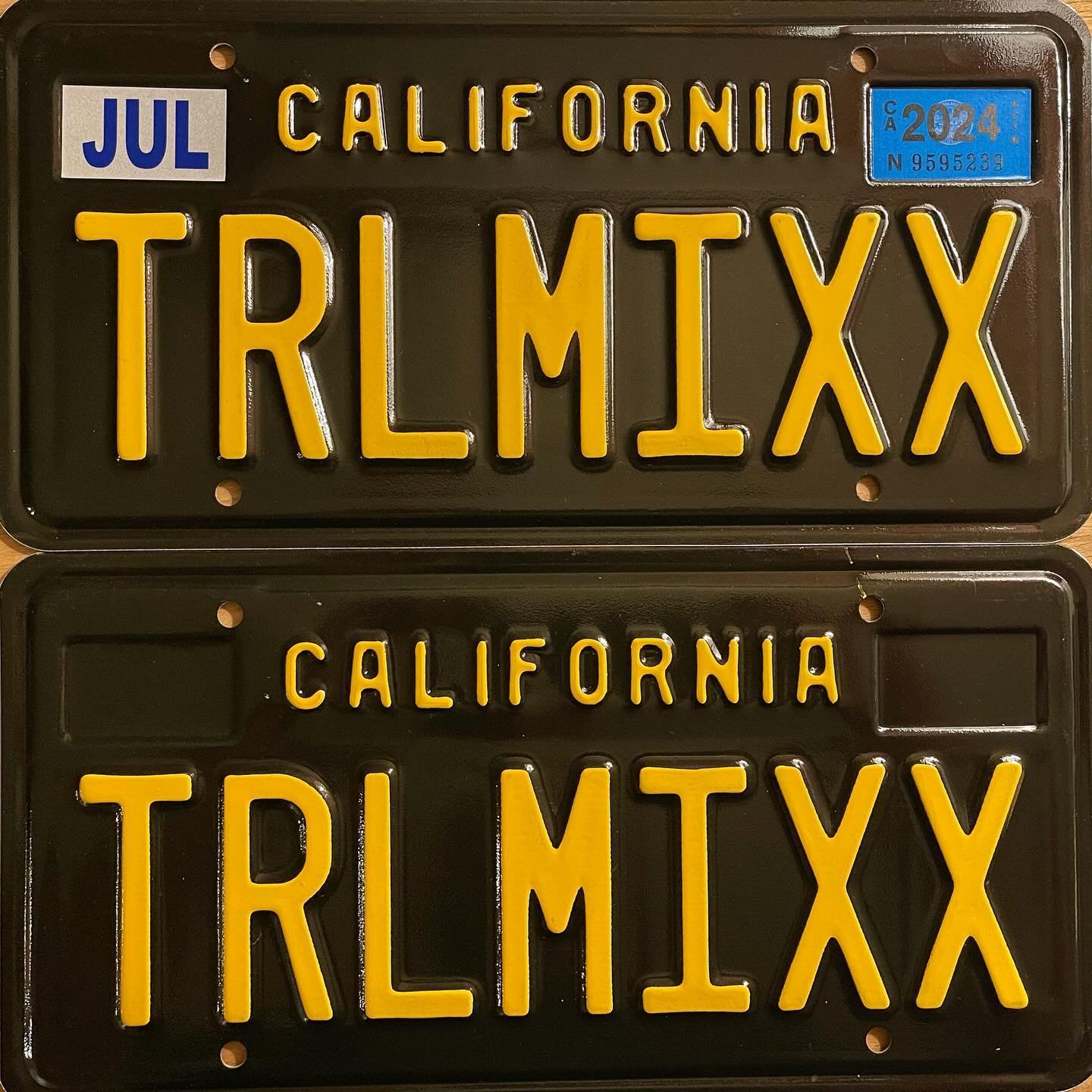 TRLMIXX PLATES ARE FINALLY HERE!

#trlmixx, #4x4shop, #krashfab, #trailrecon,#ovrlndx, #shiftautowerx, #teraflex, #jeep, #overlanding, #wrangler