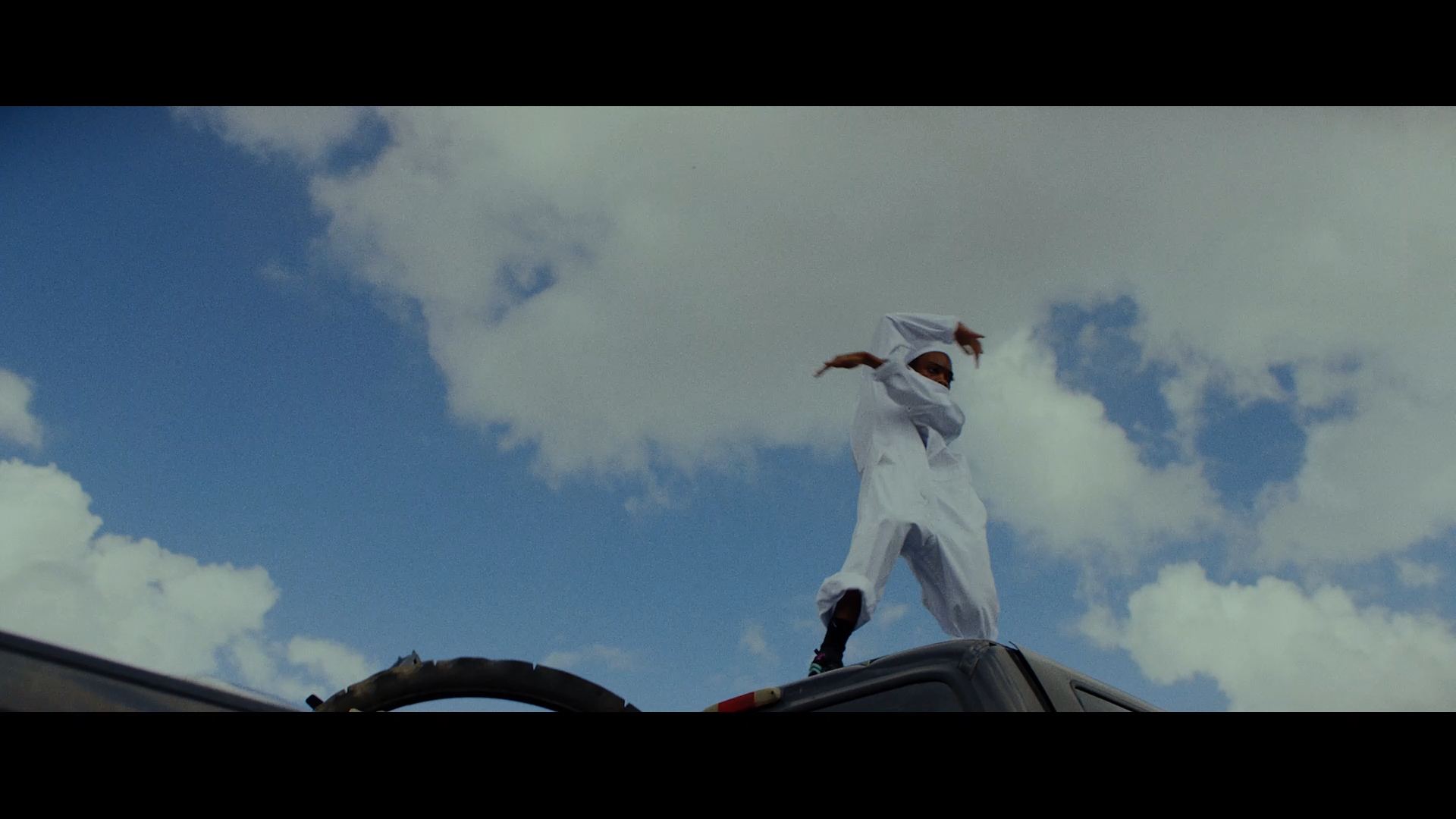 QUE PASO_OFFICIAL FINAL H264.00_01_06_22.Still006.png