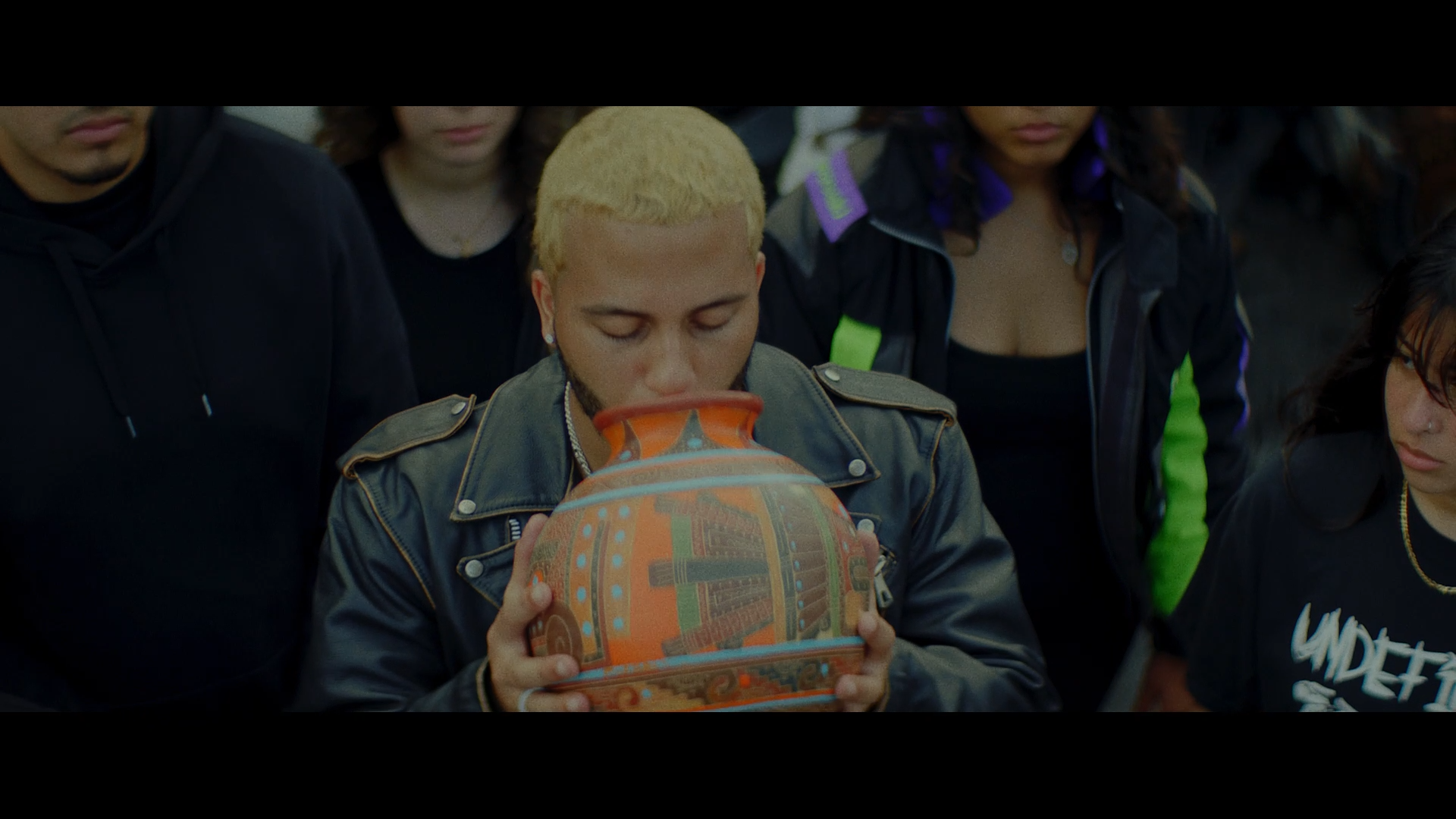 QUE PASO_OFFICIAL FINAL H264.00_02_58_04.Still021.png