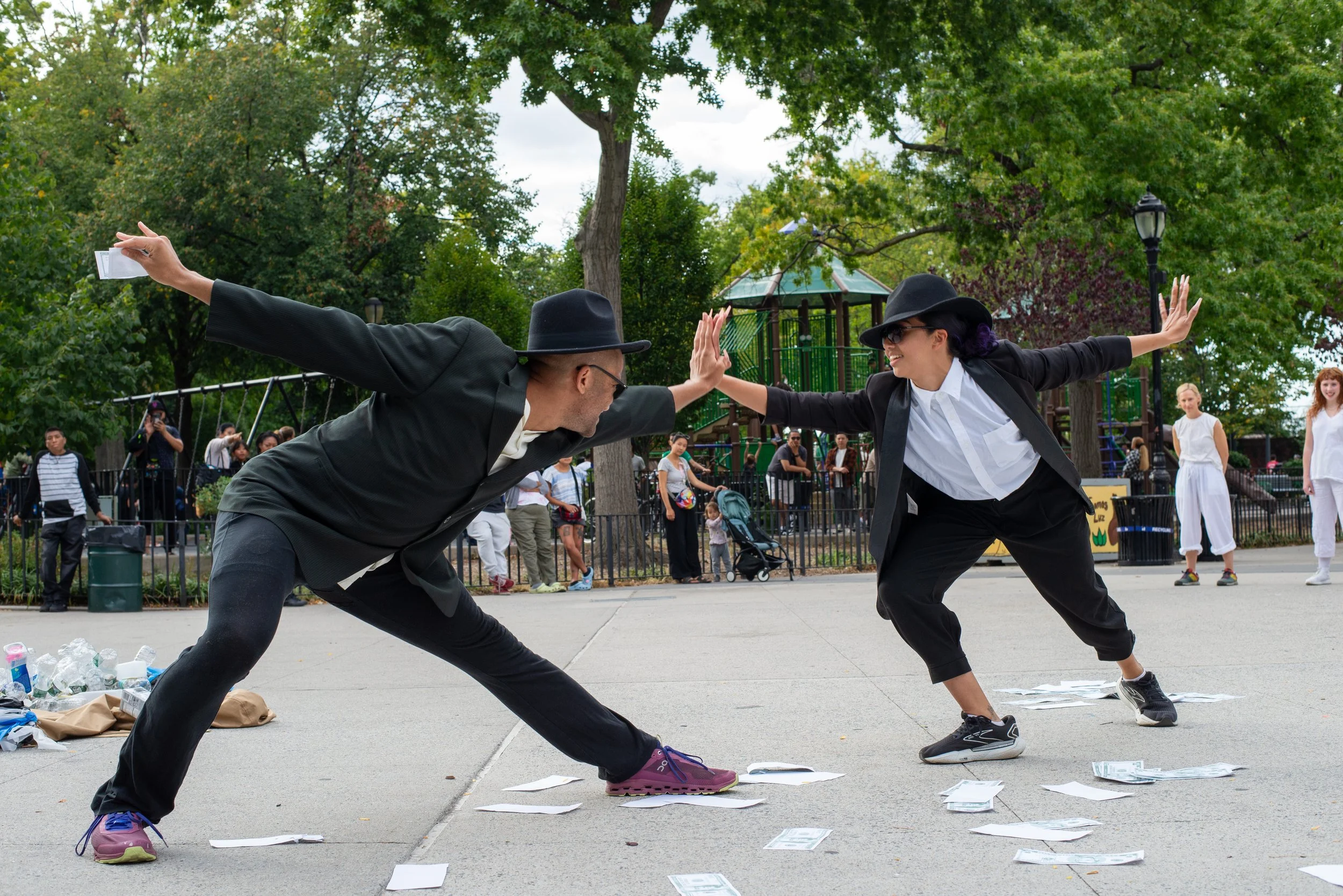 Dancing While the Earth Needs Us. “Próxima Tierra”