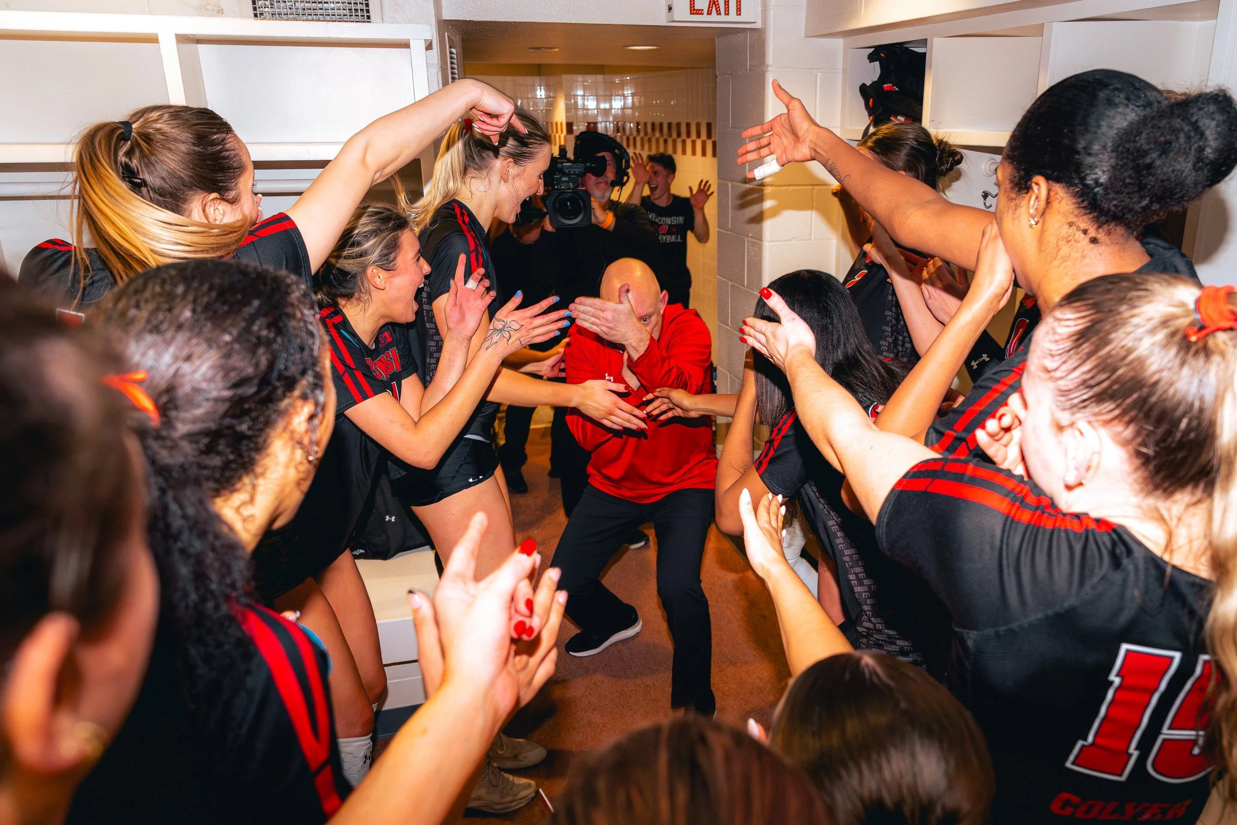 VB-20251214-TEXAS-SNYDER-436-Celebration, Locker Room, Kelly Sheffield.JPG