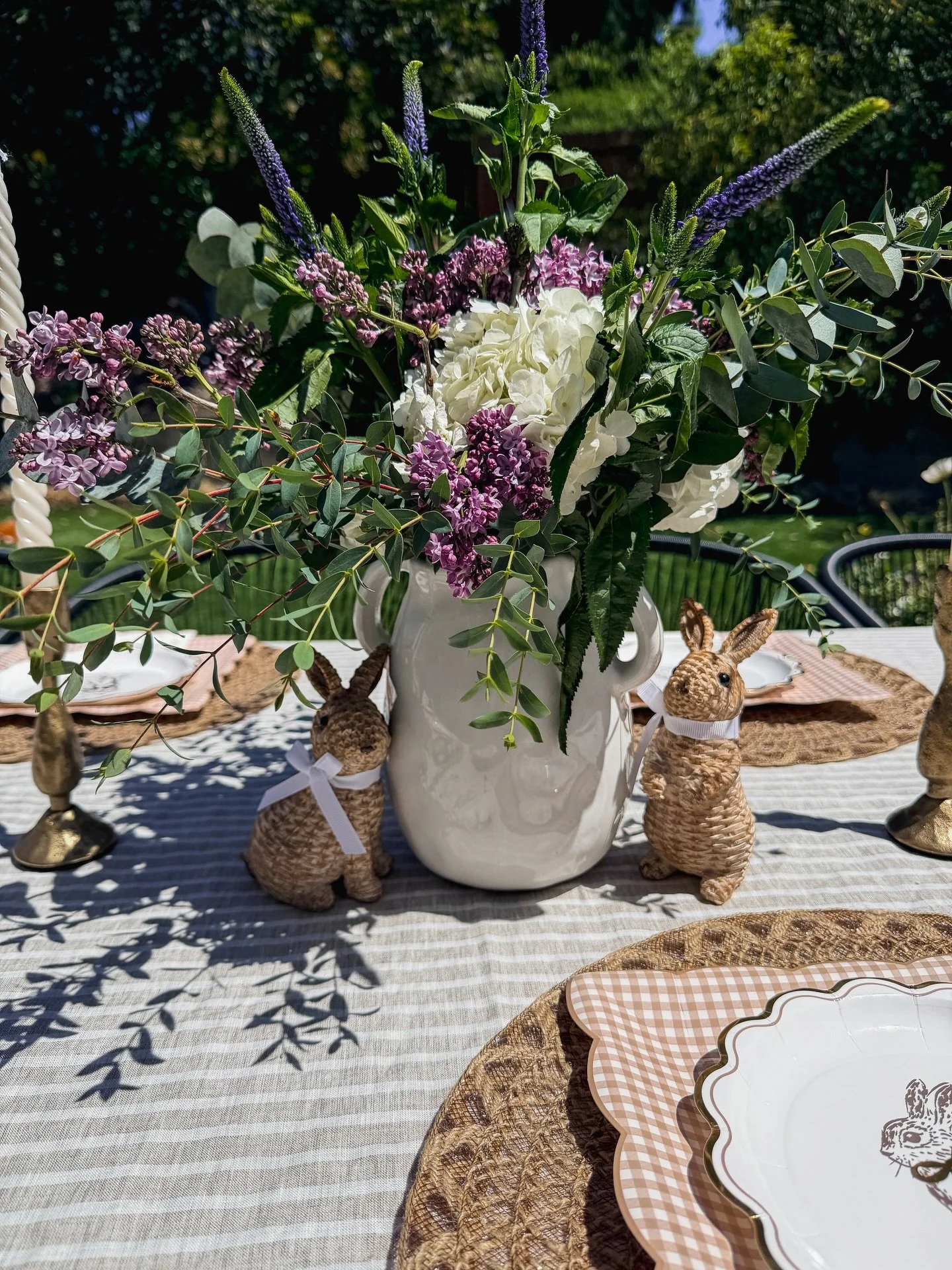 Love how this Easter table scape came out! 

#OrangeCountyHomes #SoCalHolidays #OCSmallBusiness #SupportLocalOC #OrangeCountyEvents