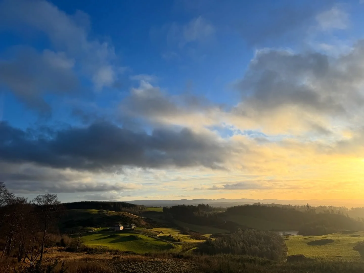 It was such a beautiful day today up above the house. The light was amazing and you could finally see past the snow showers far and beyond ✨