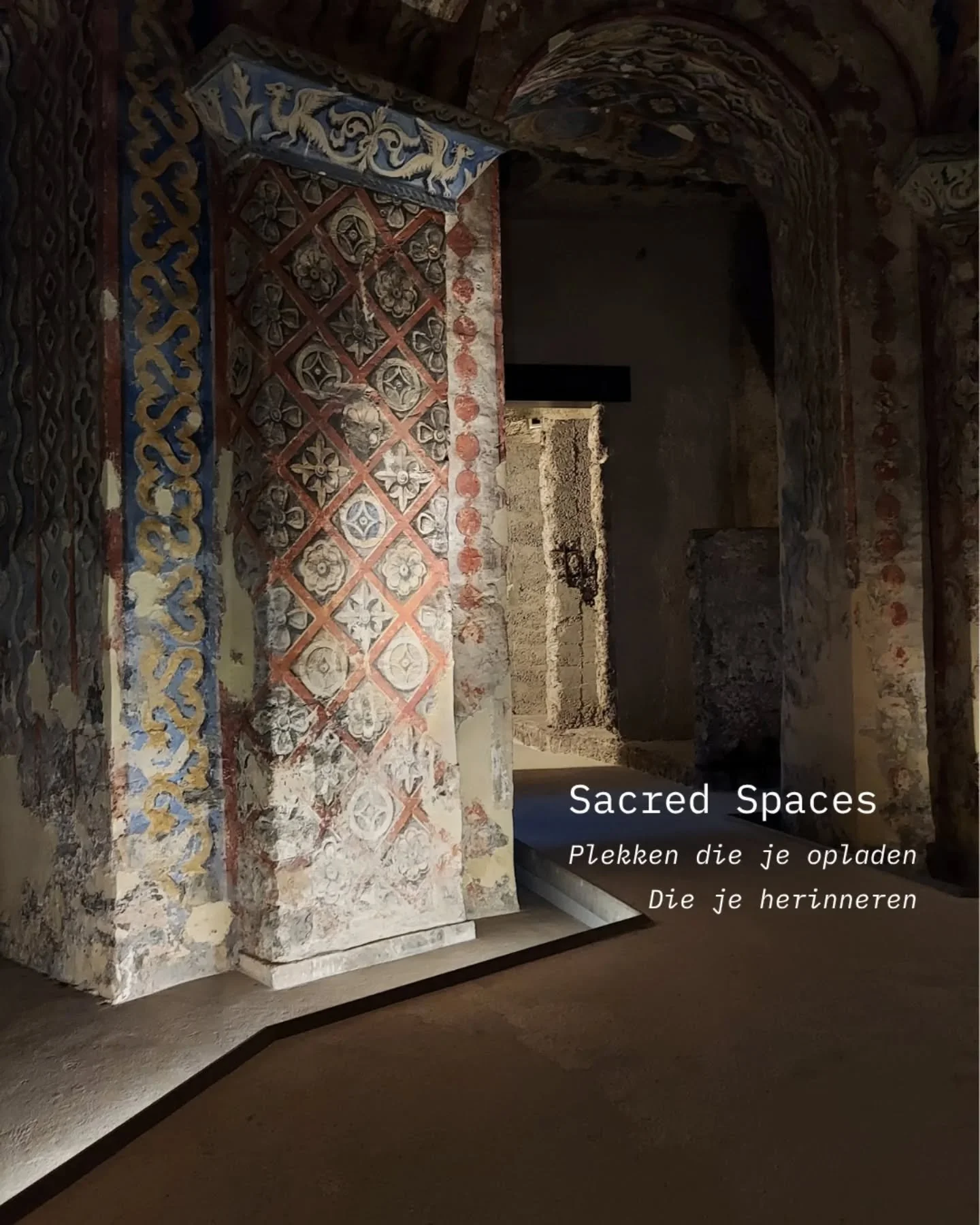 Er zijn plekken waar de aarde nog spreekt..

Sommige plekken hebben altijd een bijzondere aantrekkingskracht op mij gehad.

Als kind waren het verlaten herenhuizen en oude gebouwen. Later werden het kathedralen, megalieten en plekken die al eeuwen me