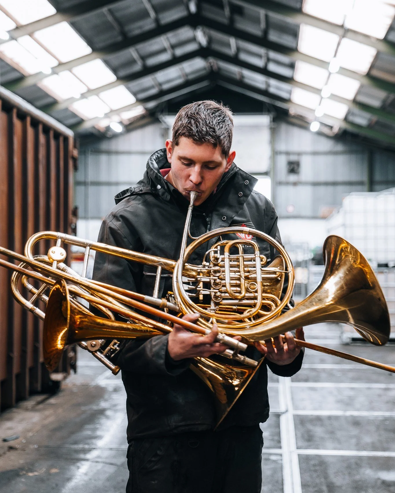 Gouden handel! 🎺
Of in dit geval... #Messing.

Deze muziekinstrumenten klinken misschien niet zo mooi meer, maar we kunnen ze nog prima gebruiken. In deze blazers zit namelijk messing.
Dat is een waardevolle, sterke grondstof die prima hergebruikt k