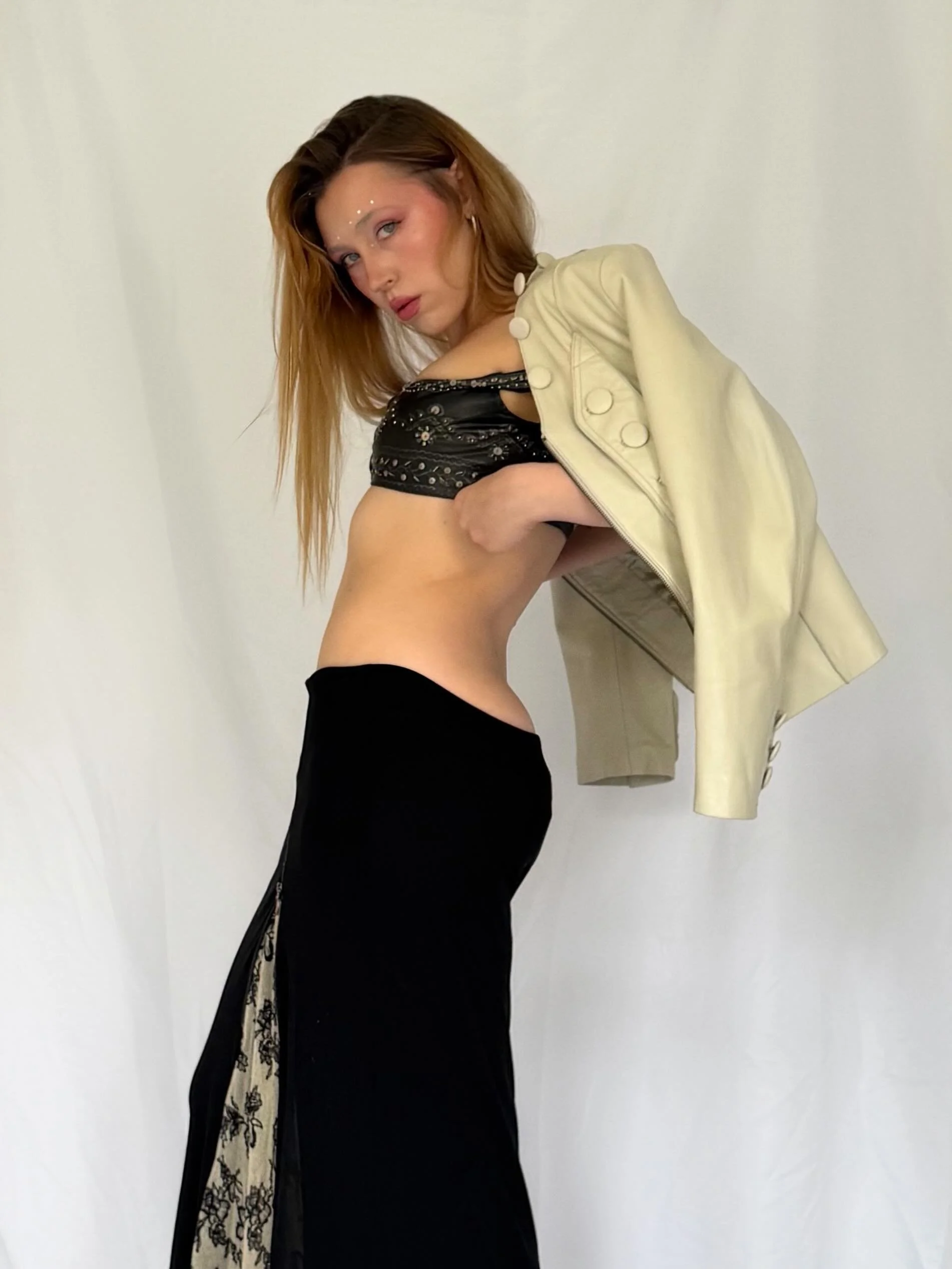 COMING THIS WEEK

Fuzzi by JPG 
Isabel de Pedro 
Terry Lewis 
Betsey Johnson 
Desigual 
DKNY
GF Ferre
Alberta Makali
Alexander McQueen
Junya Watanabe