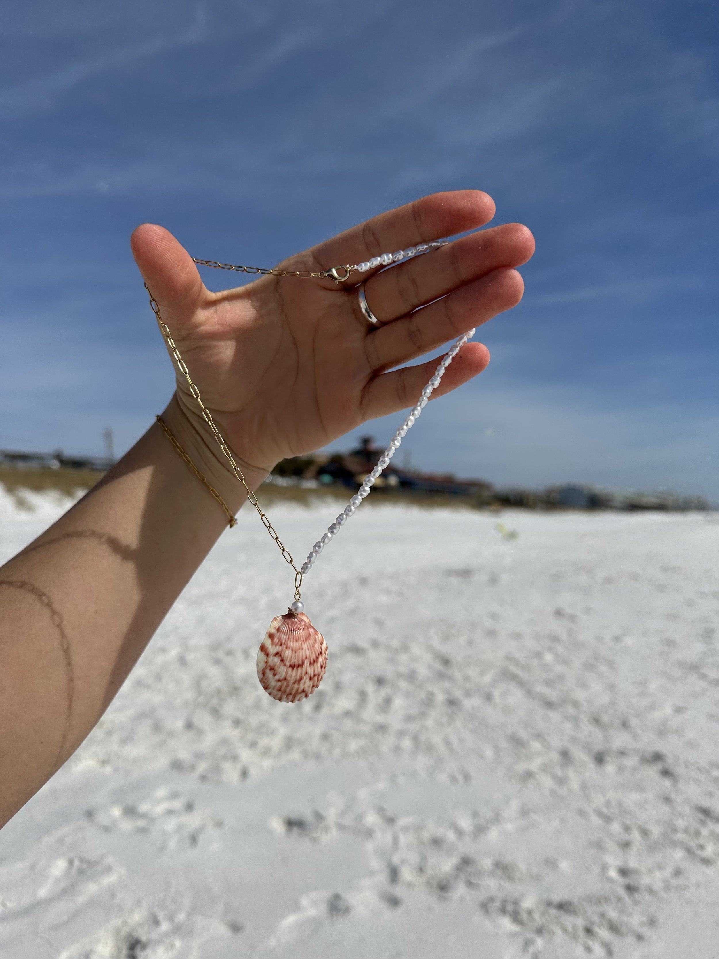 Sunkissed Glow Shell Necklace
