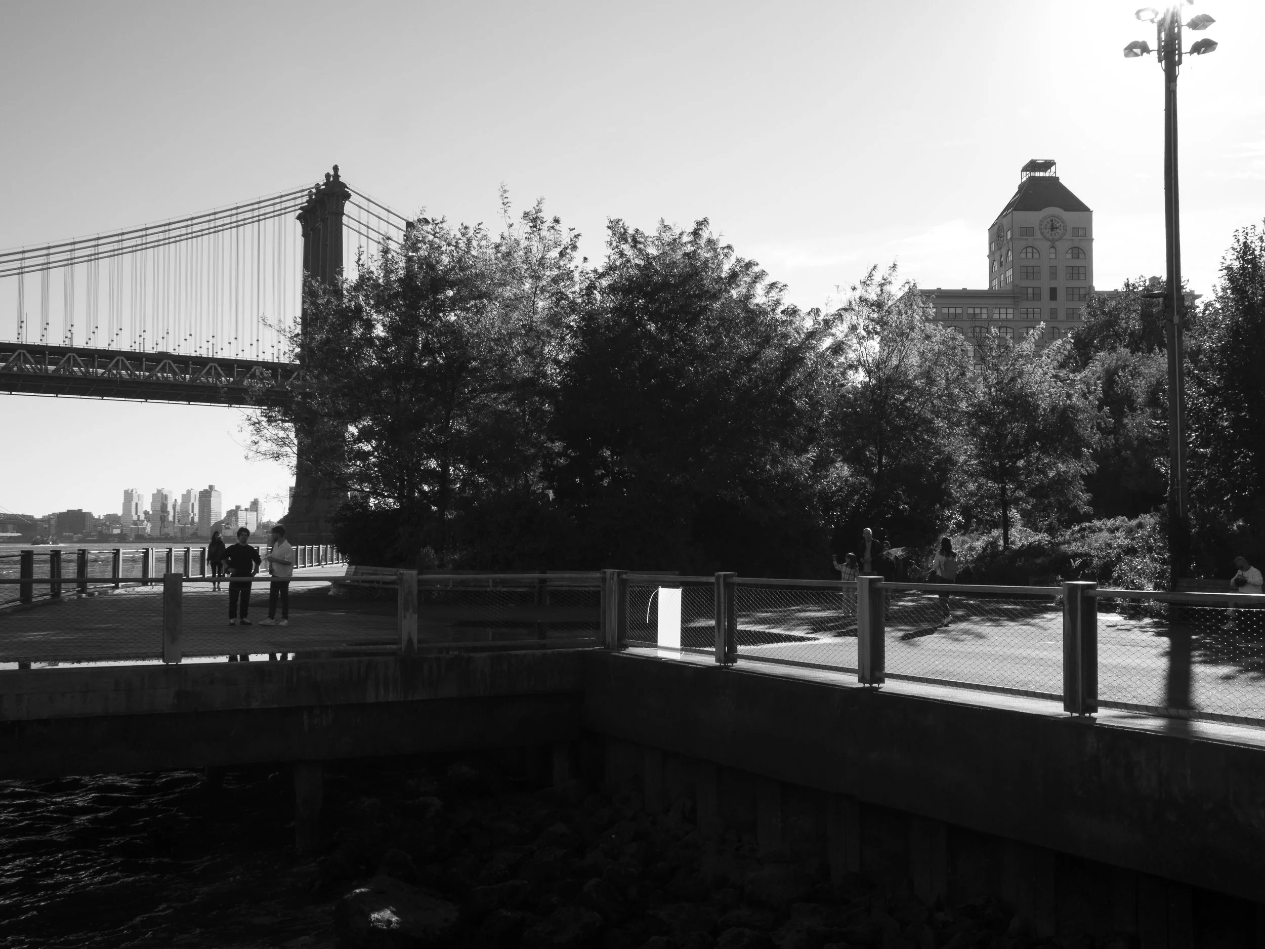 Manhattan Bridge with the sun, Brooklyn.
