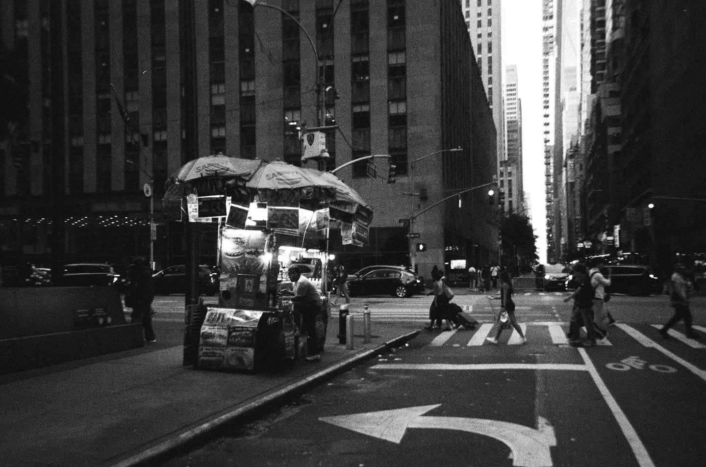 The film came early this Christmas 😌 two to start out.. the second is the full moon (I debated cutting out the car part; but I think it&rsquo;s integral to the full image). More to come soon 
-
#newyork #film #disposable #blackandwhite #monochrome #