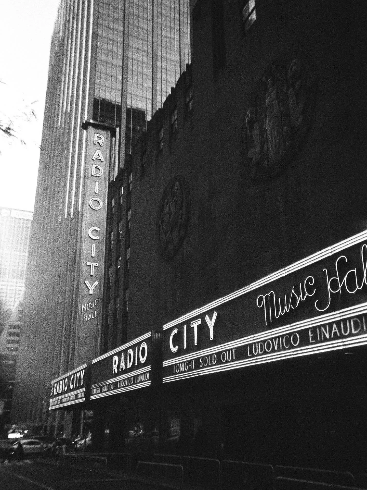 Part two of NY film. Dedicated to Isi 
-
#photography #photo #radiocity #nyc #ny #blackandwhite #monochrome #film #fujifilm #disposable #art #dark #landscape #people #street #windows
