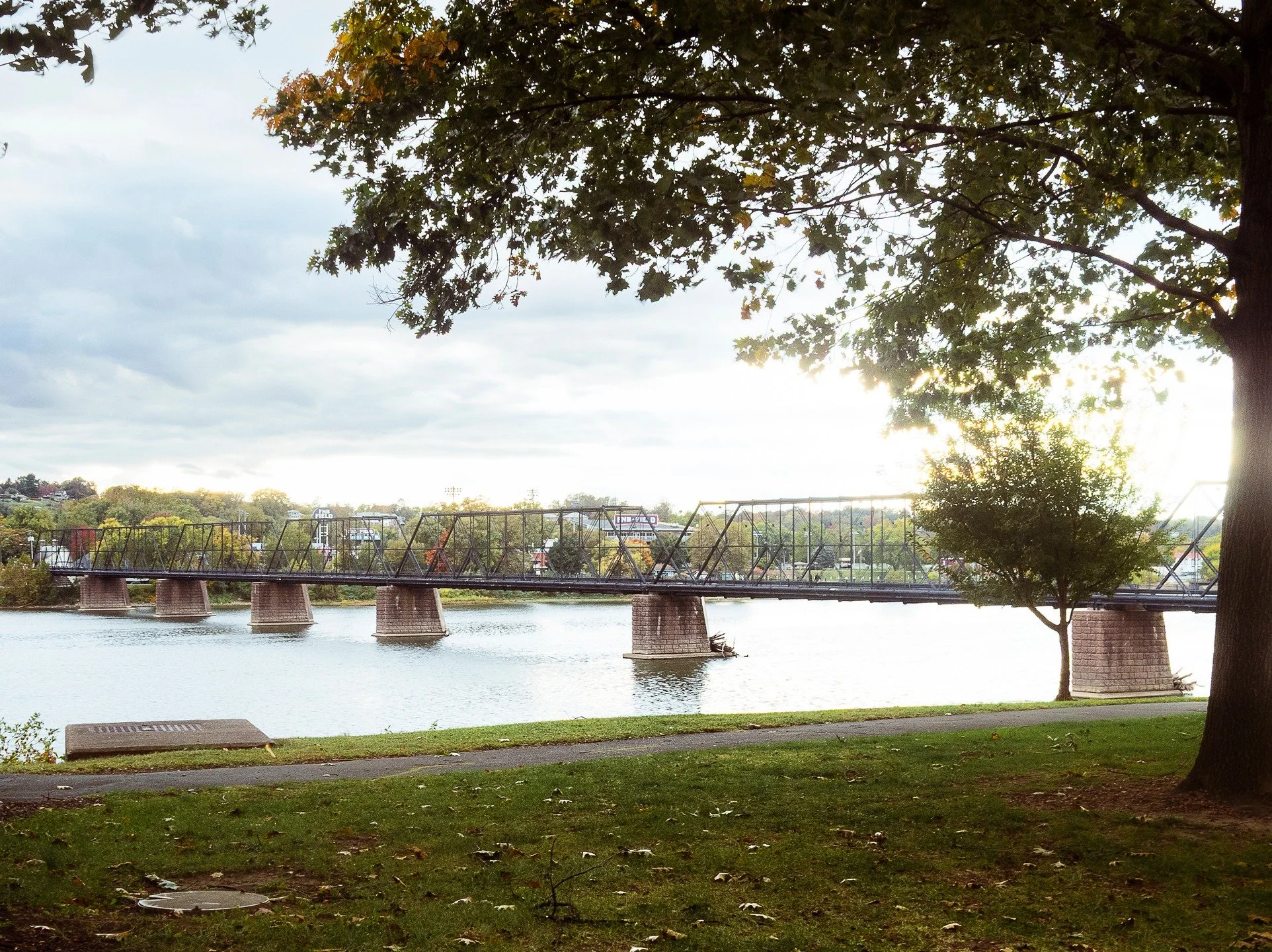 Some interesting colors in Harrisburg
-
#Photography #Photo #Bridge #Harrisburg #Tree #Fall #Color #Orange
#Light #Landscape #Water #River #Exposure #Photographer #Grass #Autumn #Houses #Leaves #Cars