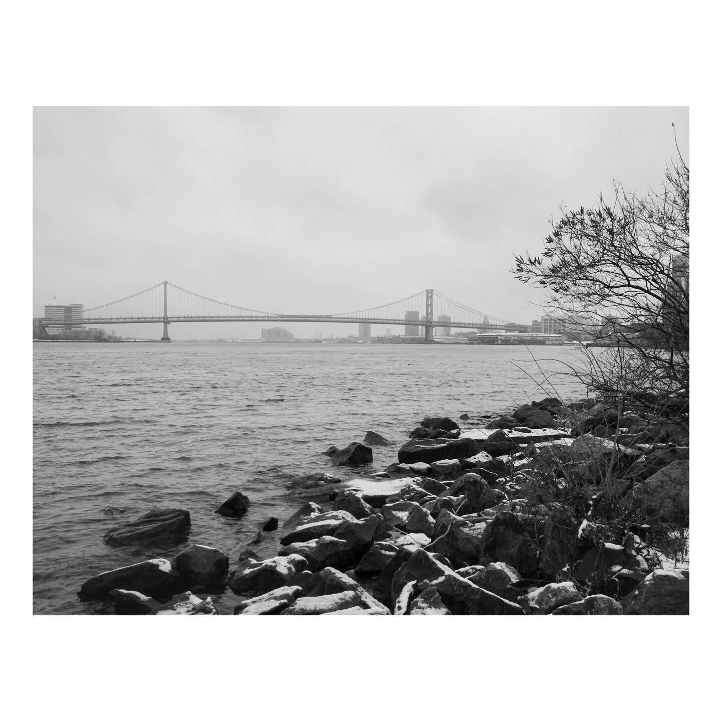 Ben Franklin Bridge on Snow Day, monochrome. 
-
#photography #philly #blackandwhite #philadelphia #benfranklin