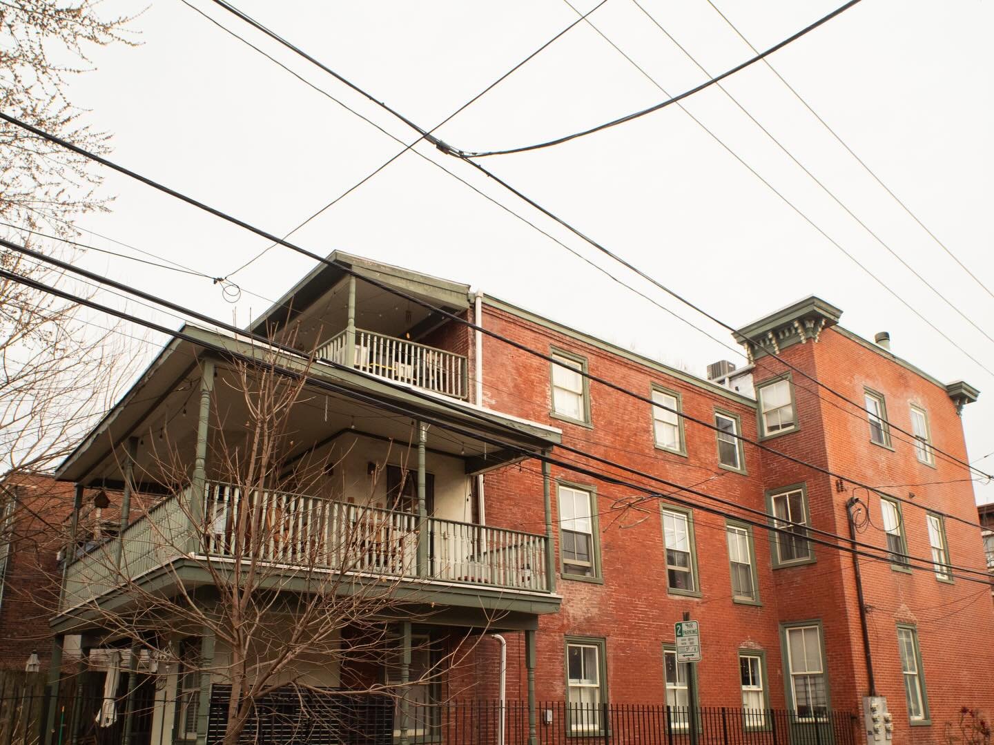 Wires 
-
I&rsquo;ve been contemplating this shot for a minute. I&rsquo;ve passed it a dozen times and spent about 20 minutes until I found a perspective I that I liked. 
- 
#Philadelphia #philly #photography #house #city
