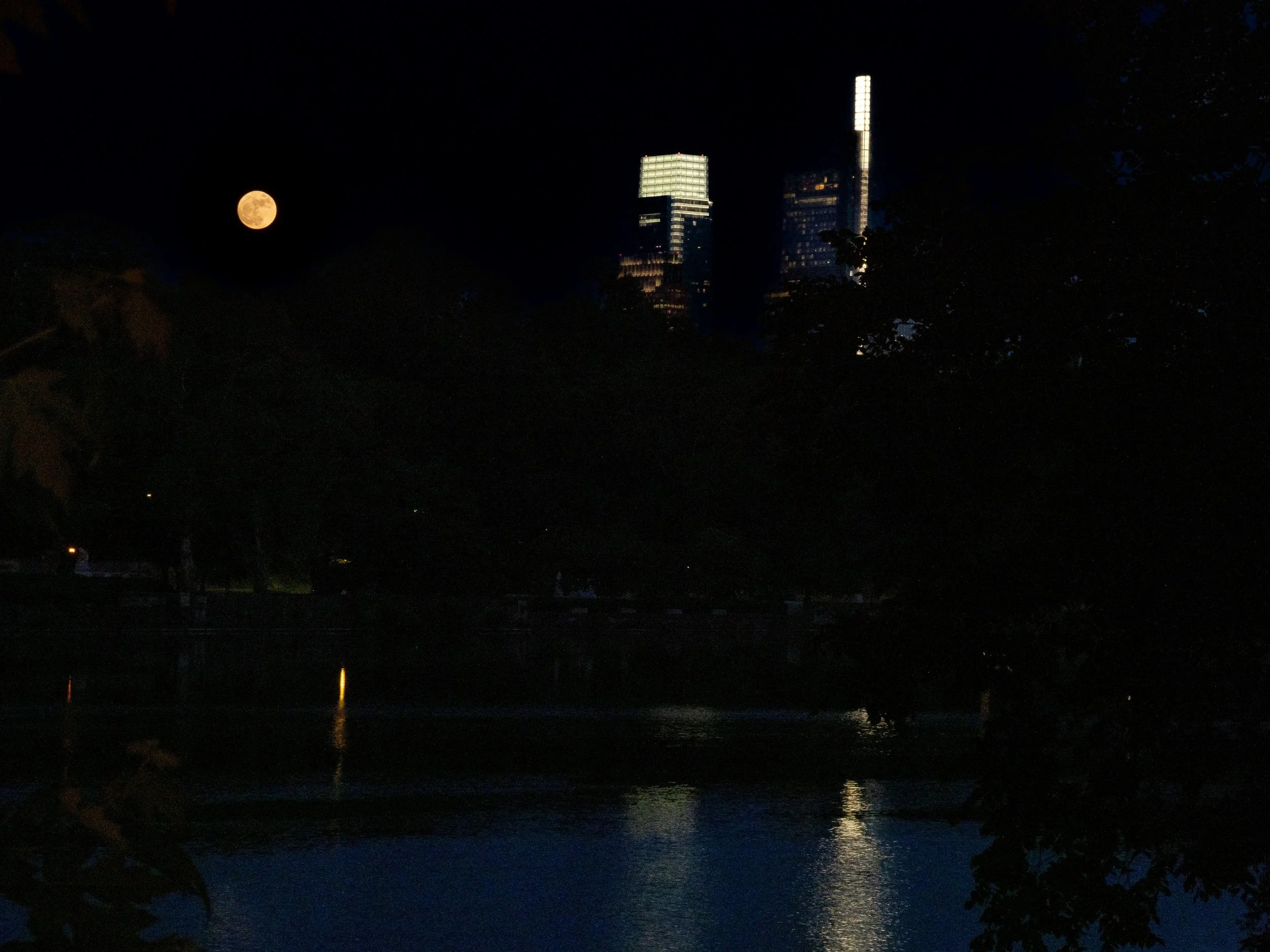 Philadelphia Blue Moon 
- 
#BlueMoon #Philadelphia #City #Photography #Photo