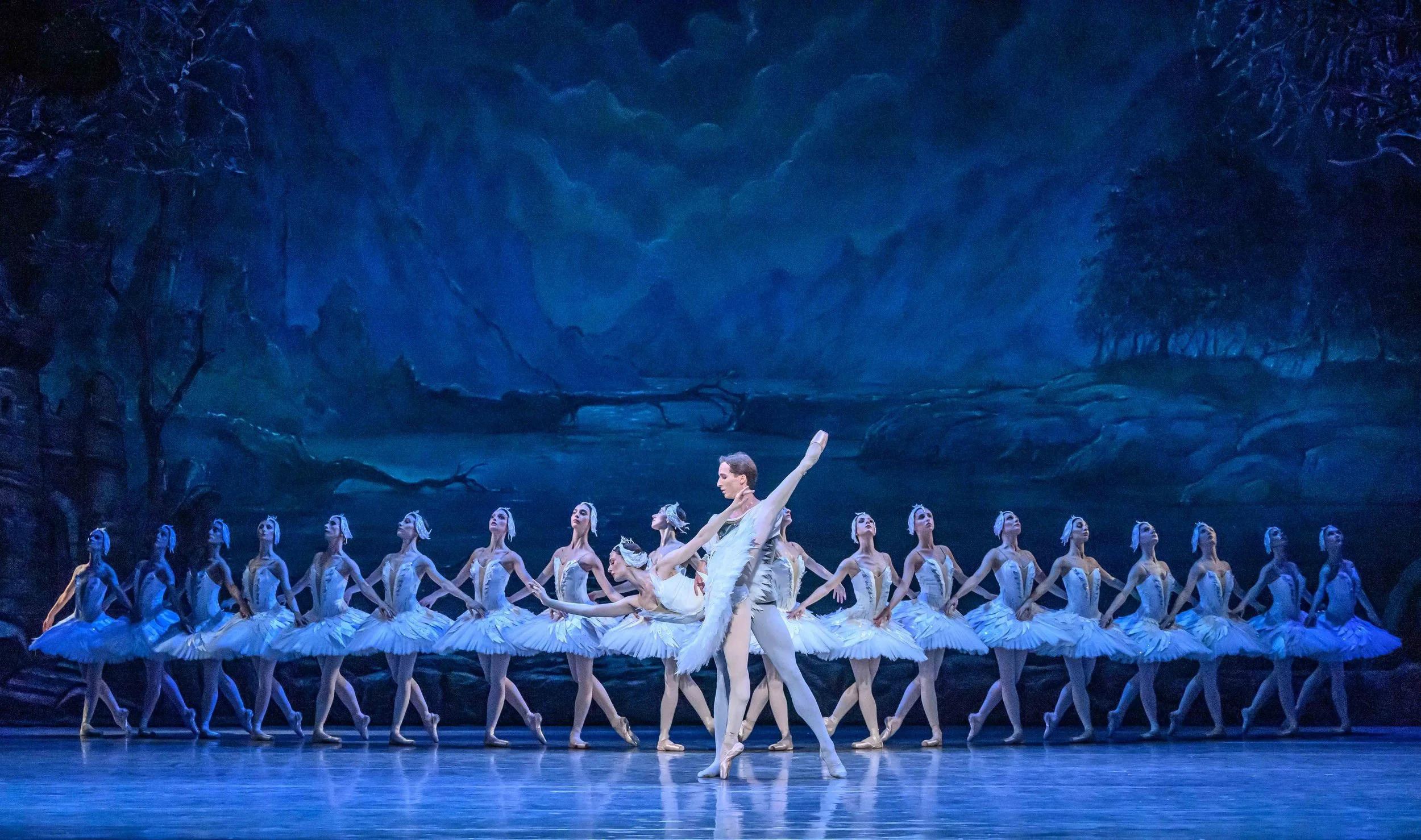 Nino Samadashvili and Oleg Ligai in the Stage Ballet of Georgia's Swan Lake at the London Coliseum 2026. © Katja Ogrin