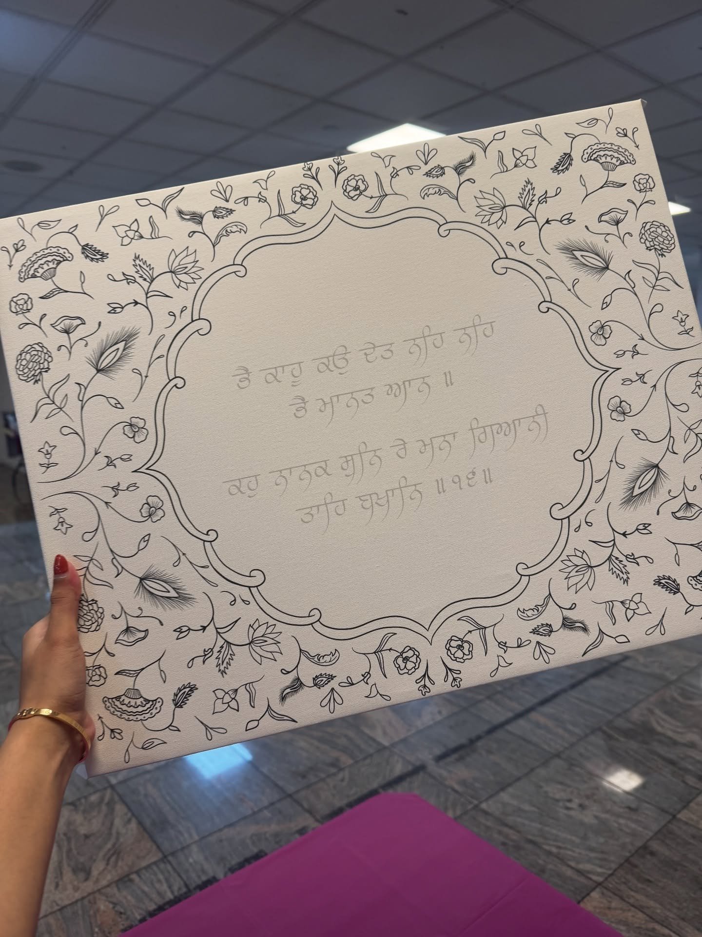 An up close look at the incredible artwork created by @immersedinyou for our tabling event with @sikhfamilycenter! Sangat was able to join together and help paint this beautiful work. The finished product will be displayed at the new library in the 1