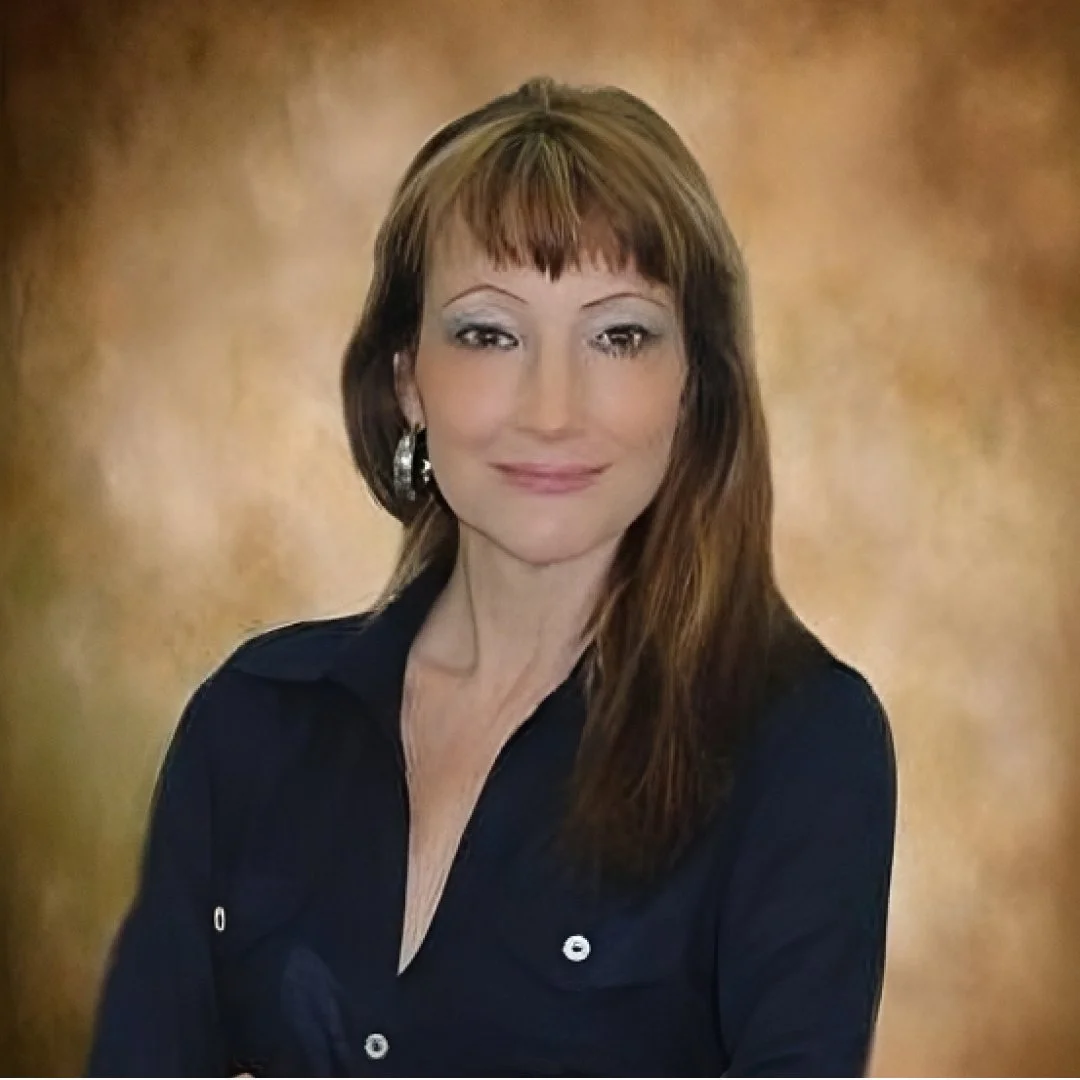 A portrait of Kelly Farnham