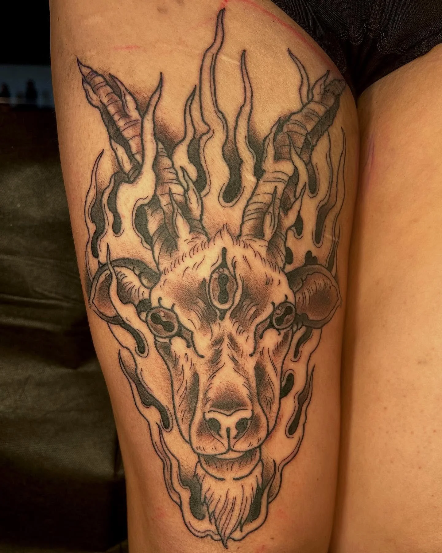 Done by Julian @bloodrobots. 2025 Pile O Bones tattoos convention. #blackseatattoo306