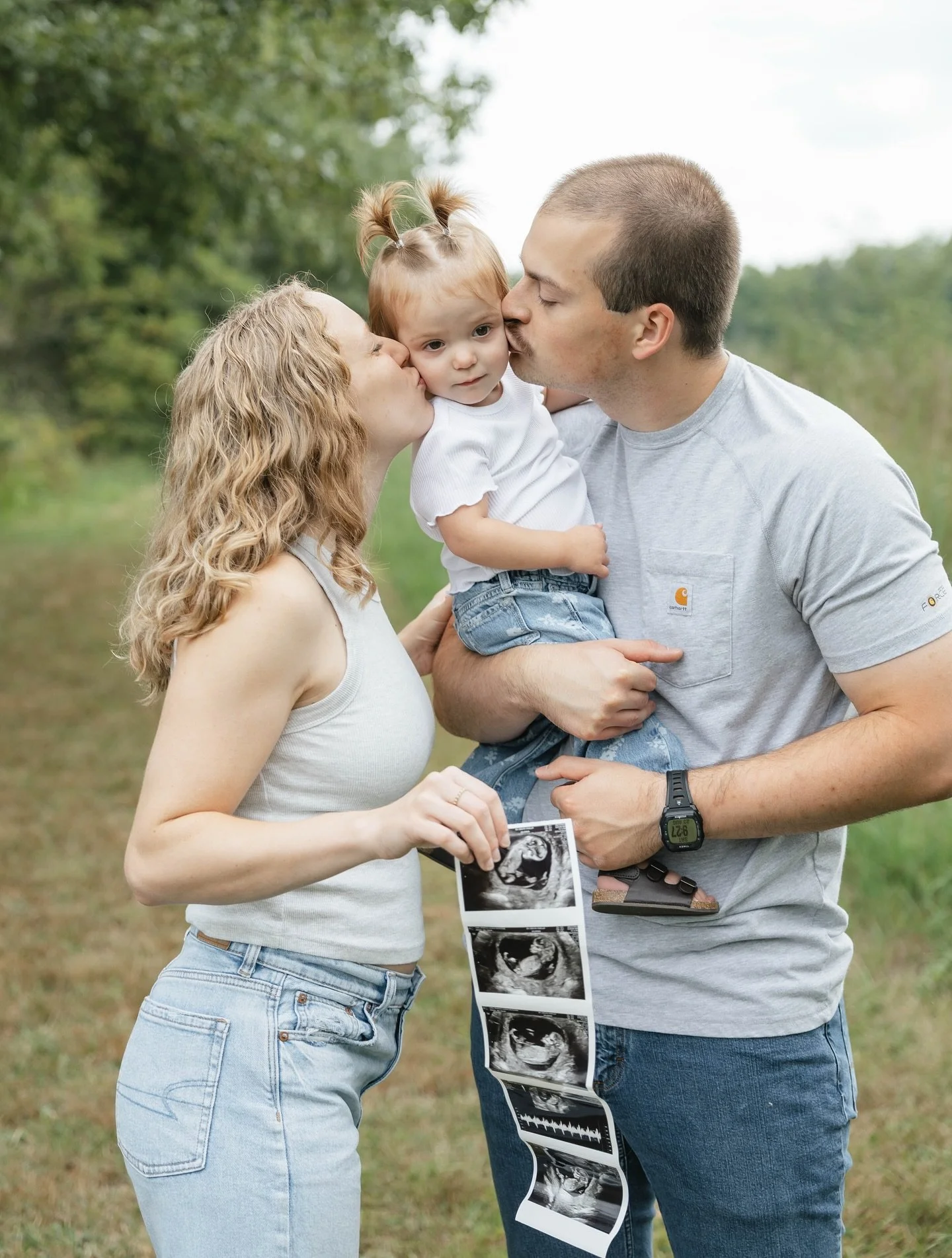 The sweetest announcement! Congrats @maddyllittle 🥹

I&rsquo;ve had the privilege of photographing the Little Family ever since Callie was a newborn. It&rsquo;s so fun seeing families grow over the years. 🤍✨