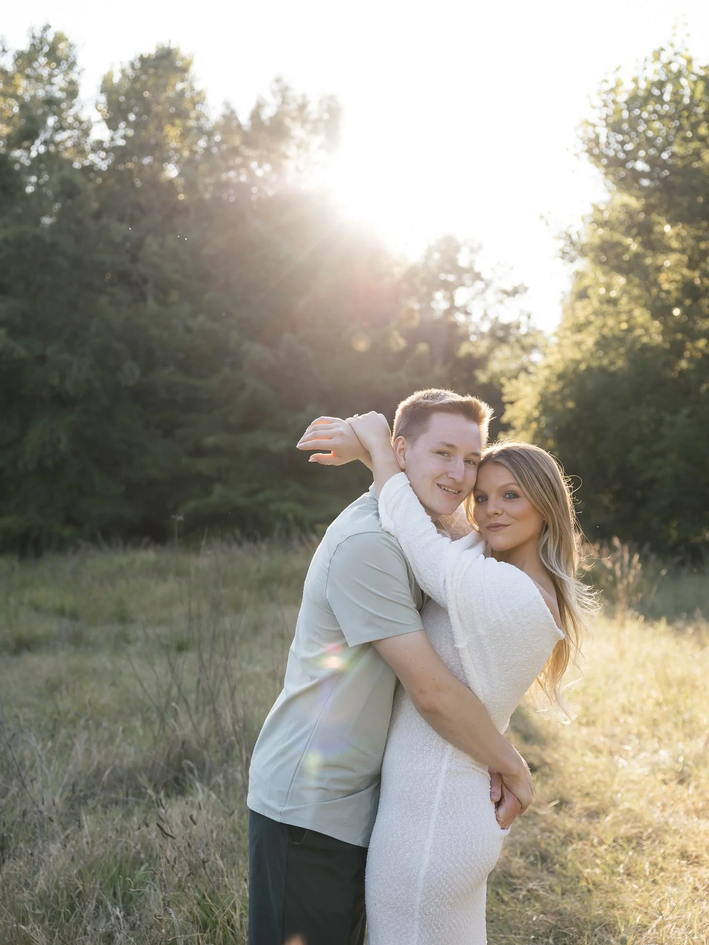 These photos of Emily &amp; Jack are everything and more! How cute are they?!🤍✨