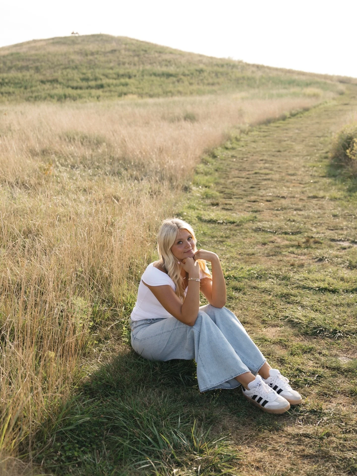 Senior season is here ✨

The calendar is officially open for upcoming grads and the best dates tend to find their people quickly!
Let&rsquo;s get yours secured.🫶🏼

#findlayphotography #toledophotographer #columbusphotographer #seniorphotos #toledo 