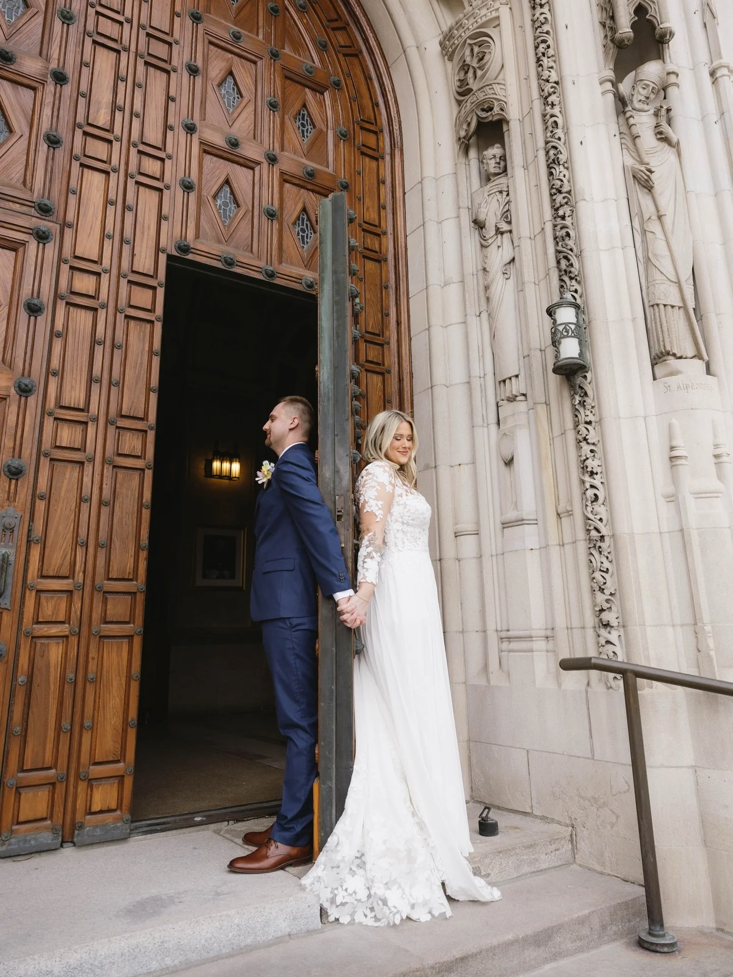 Adam &amp; Tracey - A few sneak peeks from a BEAUTIFUL February wedding!💒 

#toledophotographer #columbusphotographer #photography #filmphotography #findlayphotography