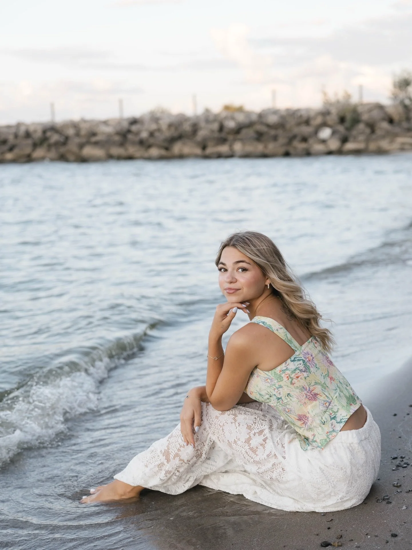 Your senior photo inspiration for the day🌸