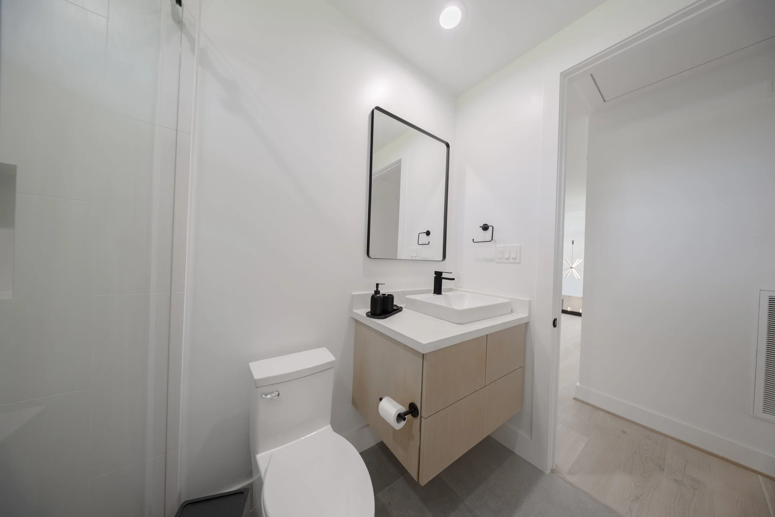 5210 Manor-25.jpg