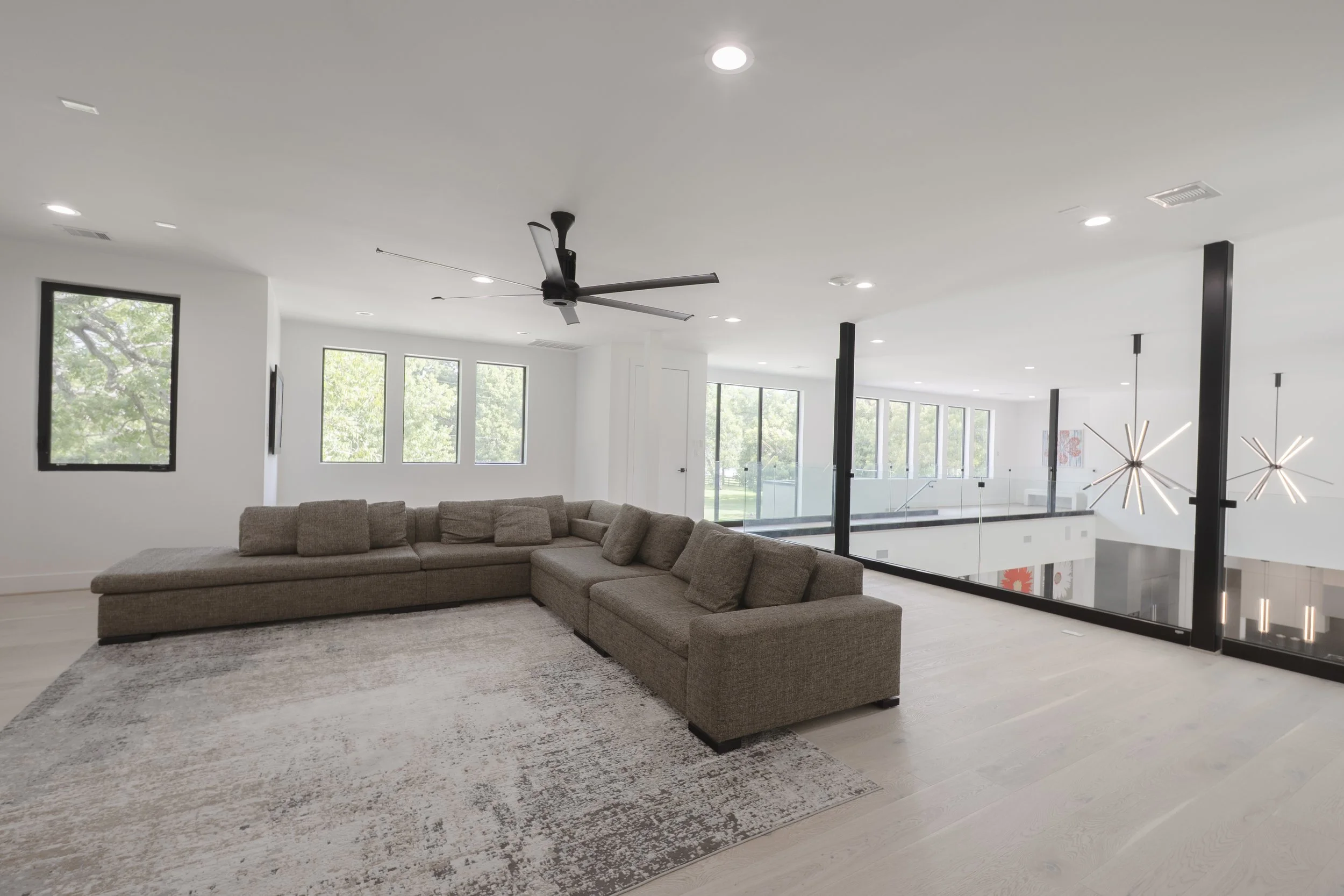 5210 Manor-26.jpg