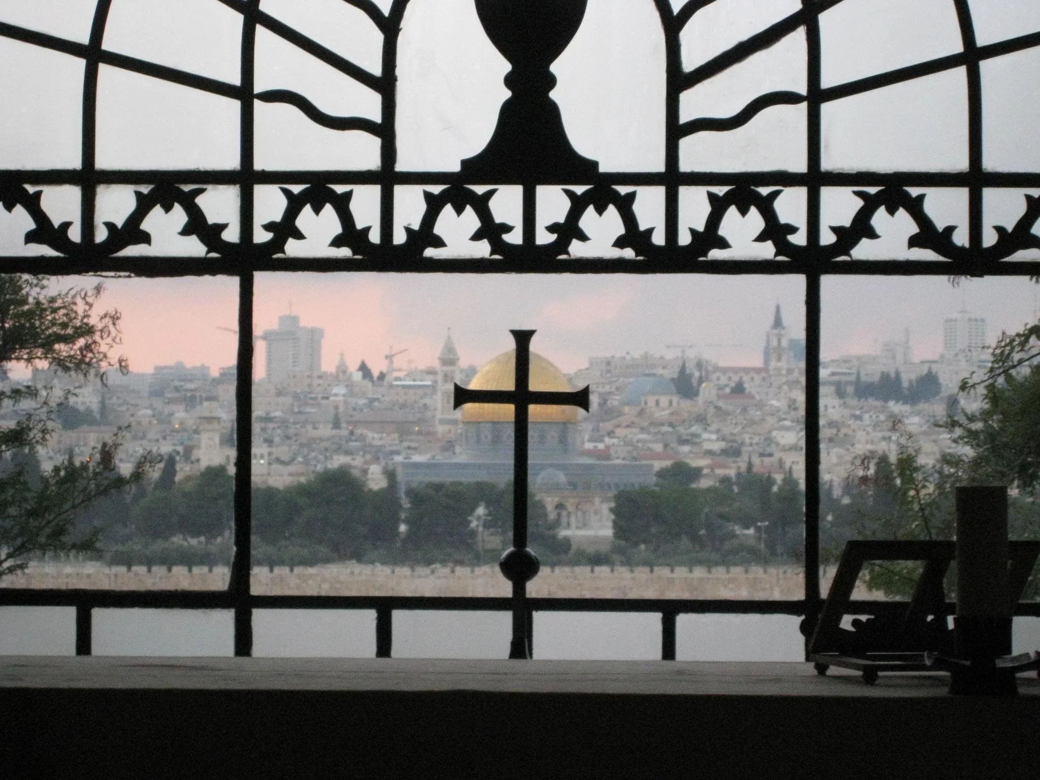 Jerusalem Cross Dome of the Mount.jpg