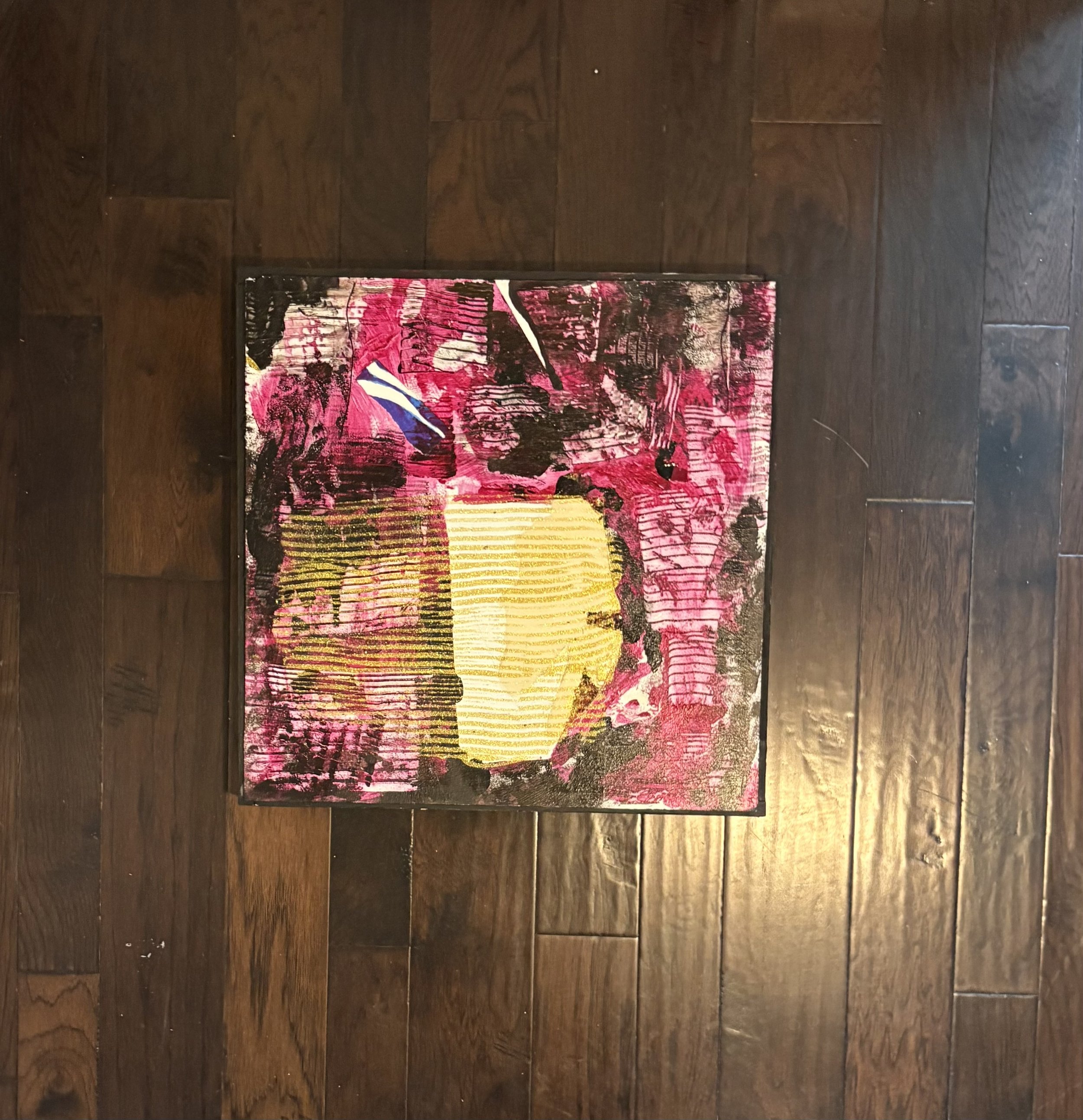 A115
Dimensions. 25"L x 25" W unframed