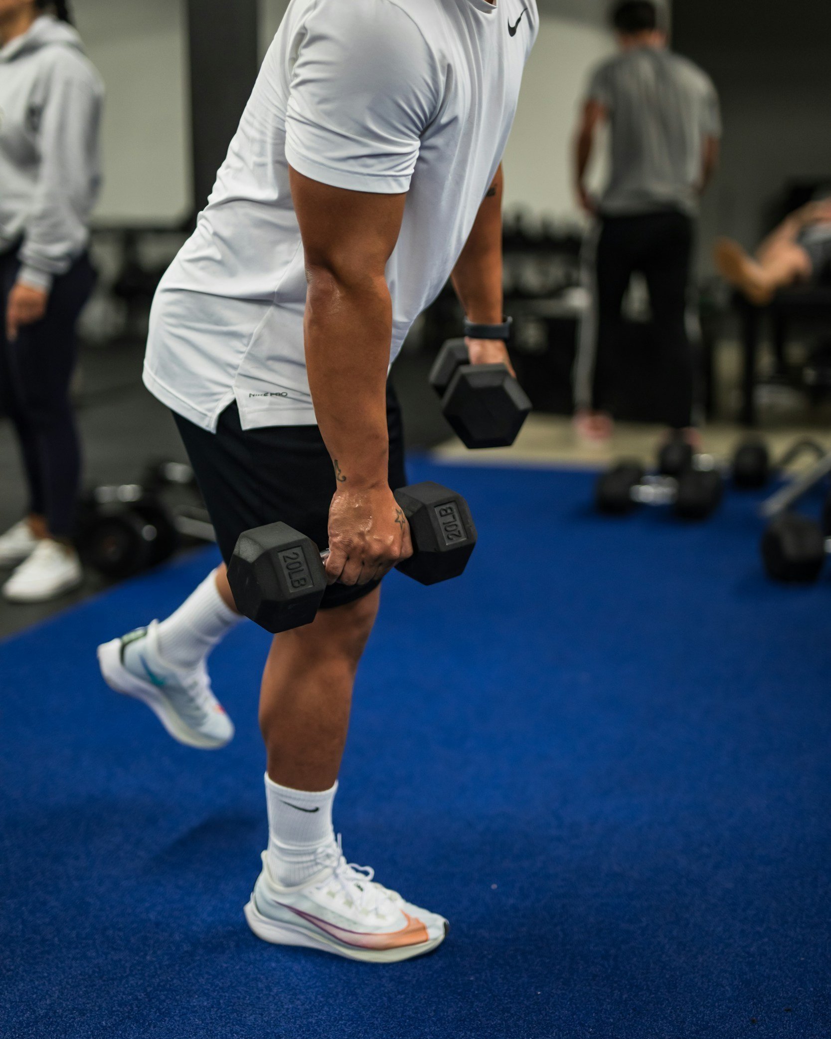 Why Golfers in Green Bay With Knee Pain Need More Than Traditional Physical Therapy