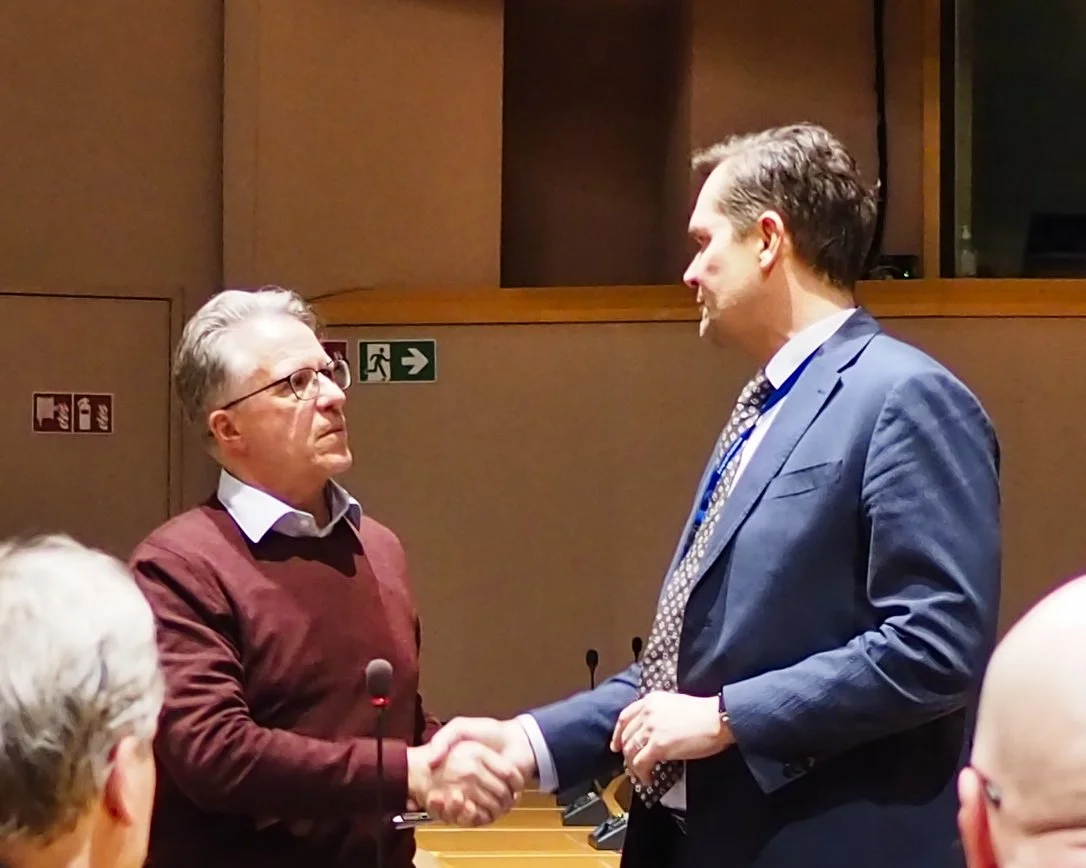 Euroopan parlamentin jäsen Mika Aaltola ja Docwerstaan Sotakamreeri Raimo Salo