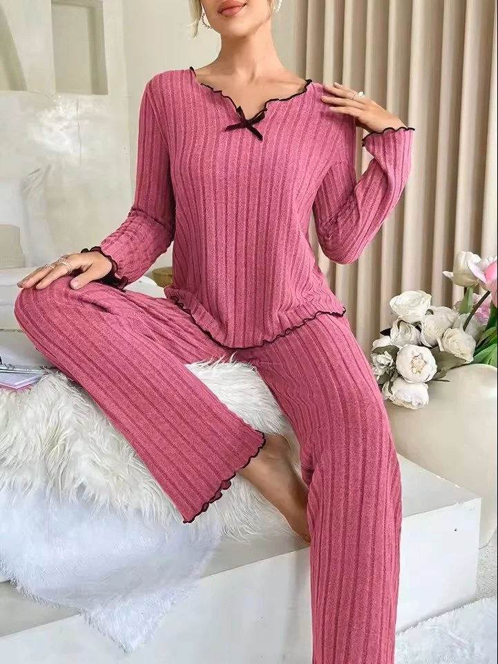 Elegant Ribbed Pyjama Set with Scallop Trim