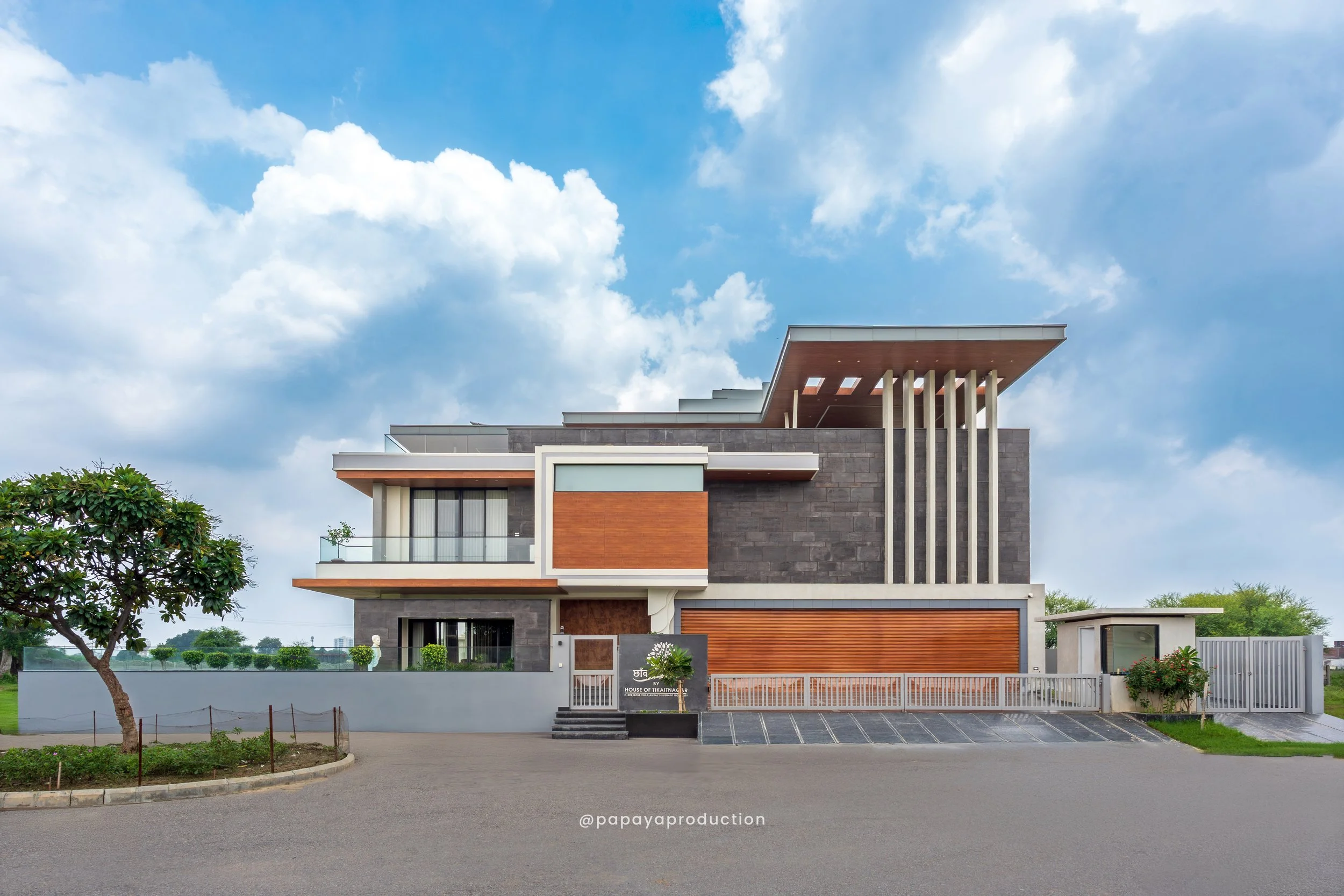 Architecture photo by PAPAYA PRODUCTION