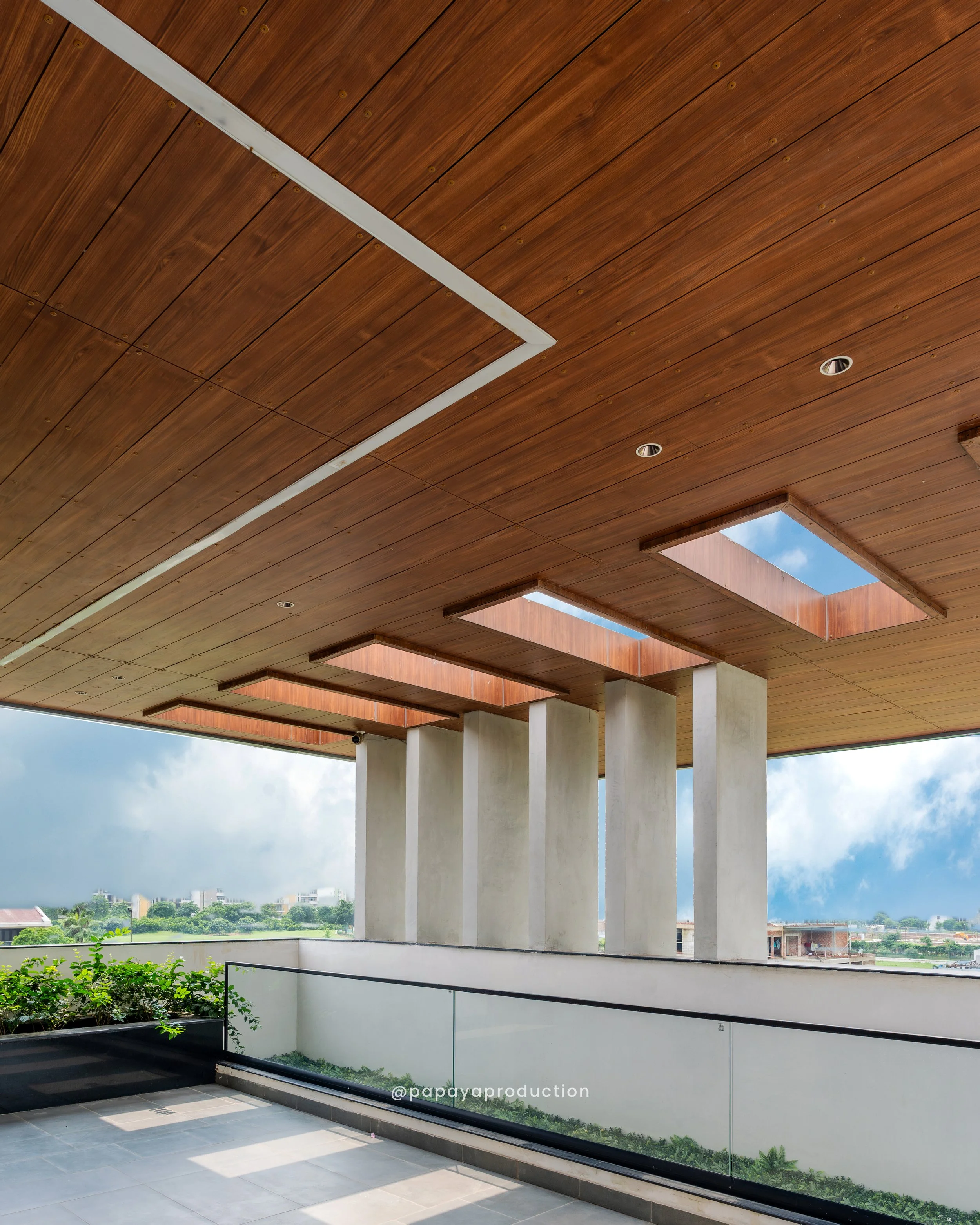 Architecture photo by PAPAYA PRODUCTION