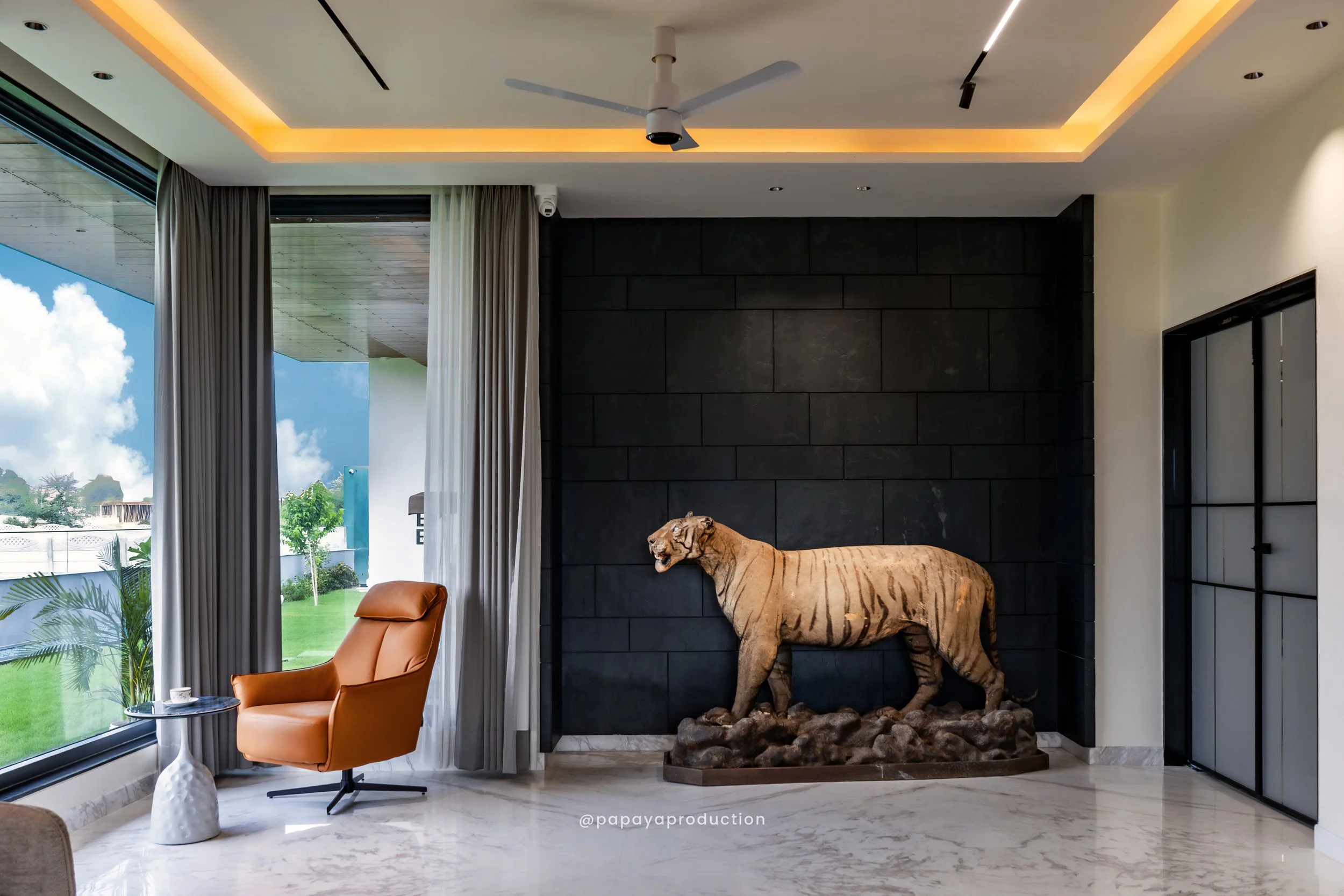 Architecture photo by PAPAYA PRODUCTION