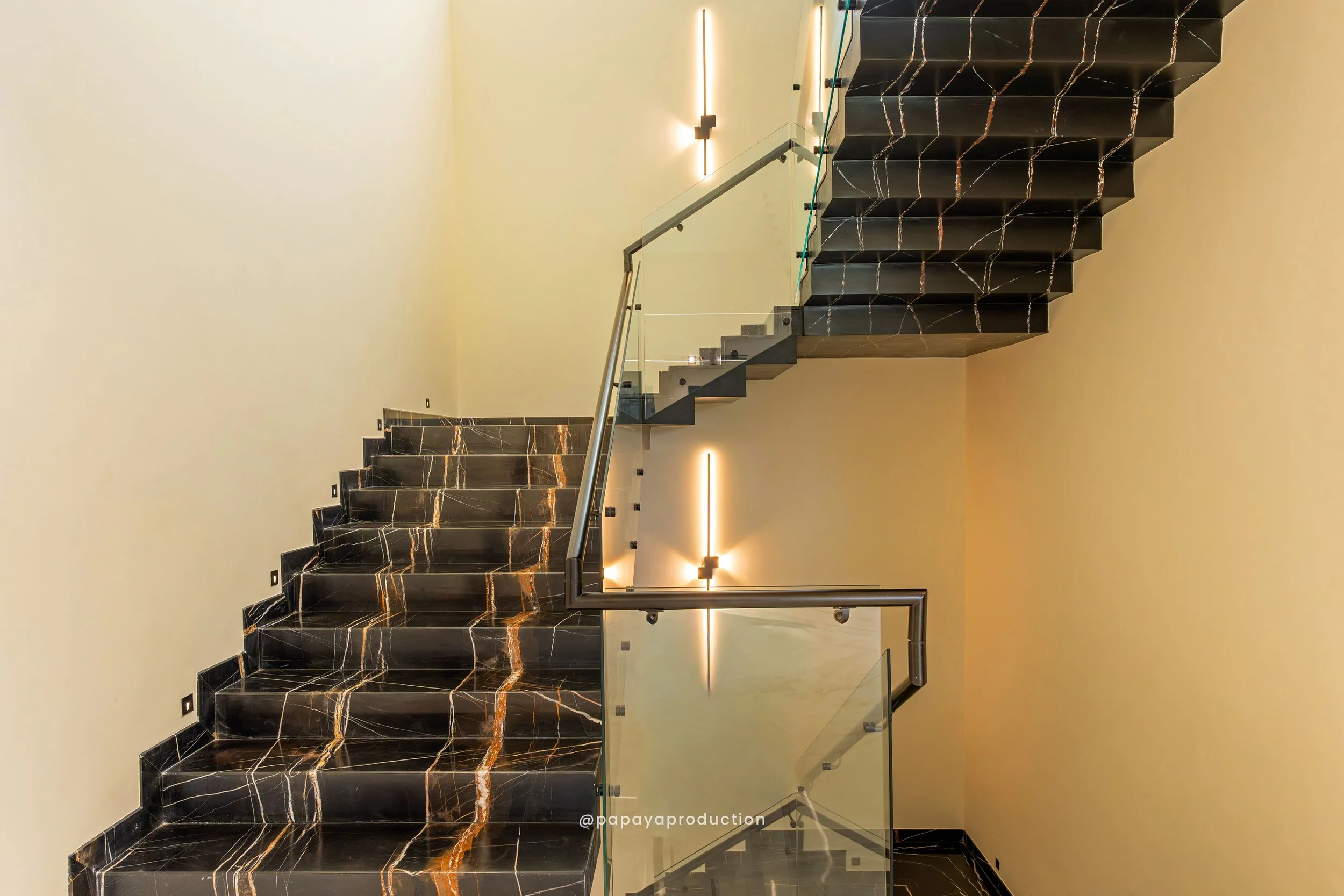 Architecture photo by PAPAYA PRODUCTION