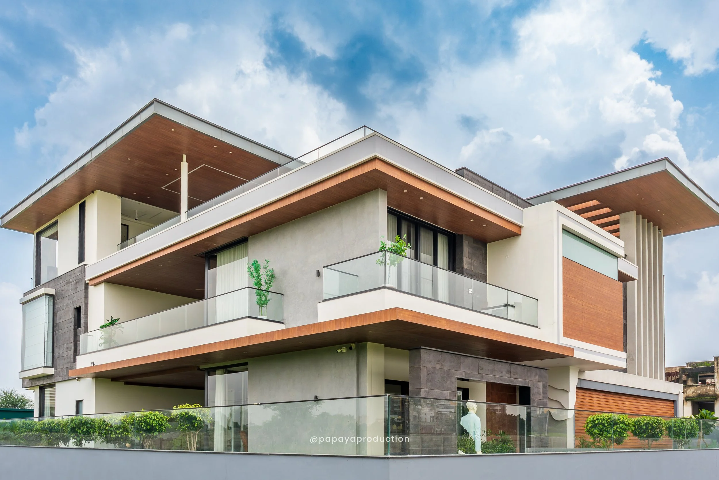 Architecture photo by PAPAYA PRODUCTION