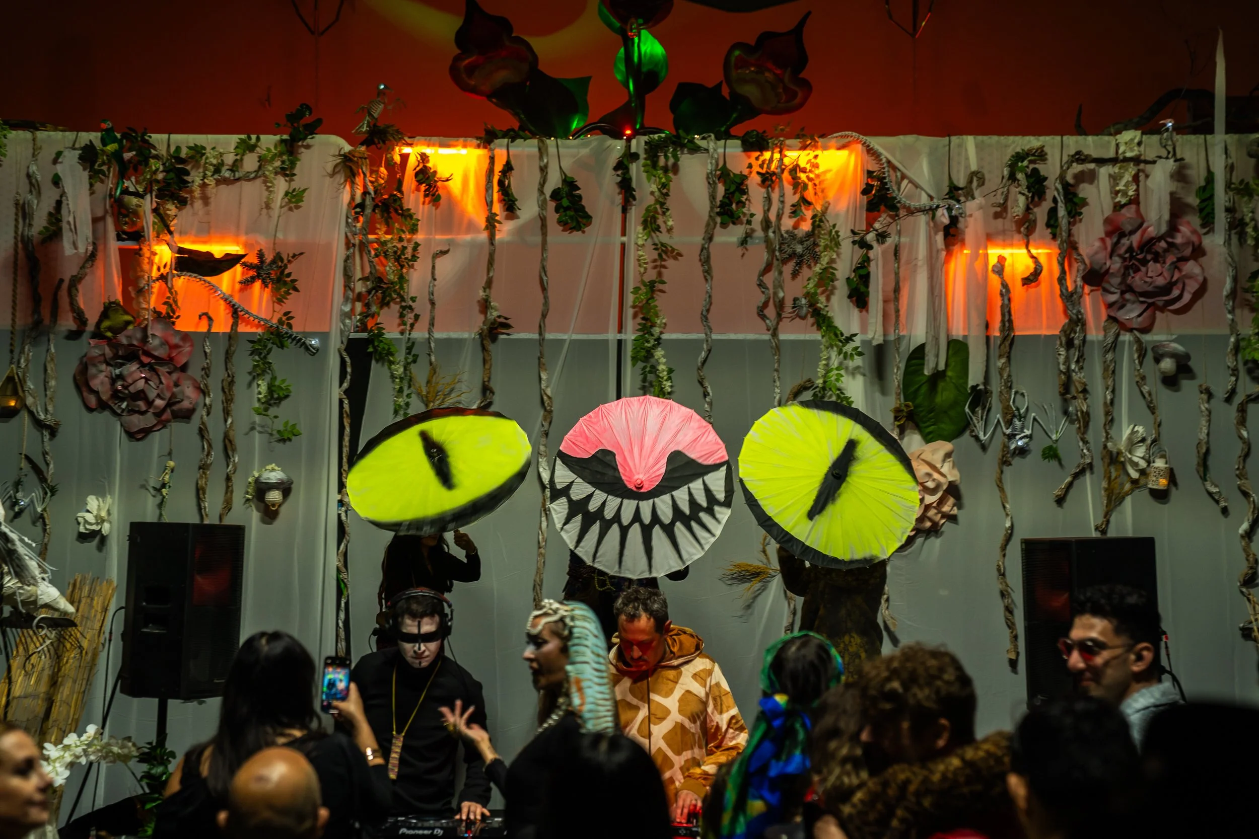 Bette's Jungle stage design