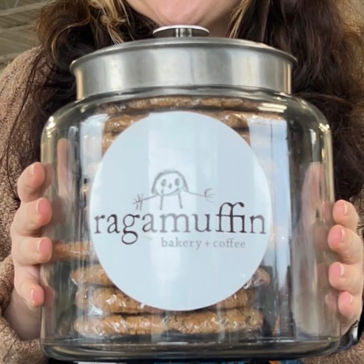 Is there a better combination than sweet treats and flowers?! We are SO excited to announce that we will be hosting regular pop-ups with @ragamuffin! 🍪🌷

Every other Friday, beginning June 13th, we will have an assortment of AMAZING treats availabl