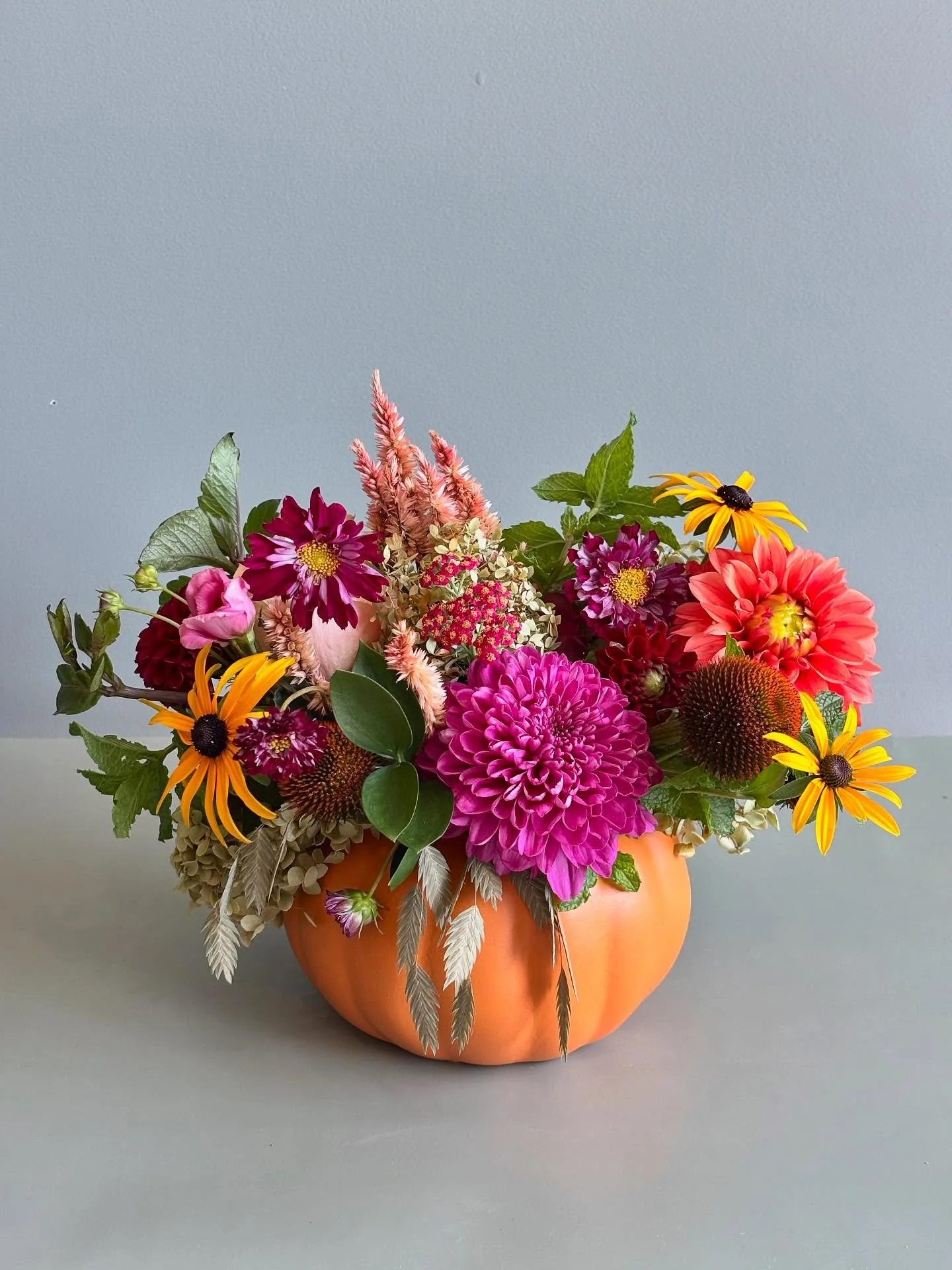 Falling for flowers all over again 🍂✨ - our Fall Menu Faves are here at Bouquet! 

✨ Seasonal Spotlight:
🎃 Pumpkin Centerpiece &mdash; $55
🌻 Dried Floral Bouquets &mdash; $25 

🕯️ Cozy Little Luxuries:
🍯 Pumpkin Caramel Crunch Candle &mdash; $28