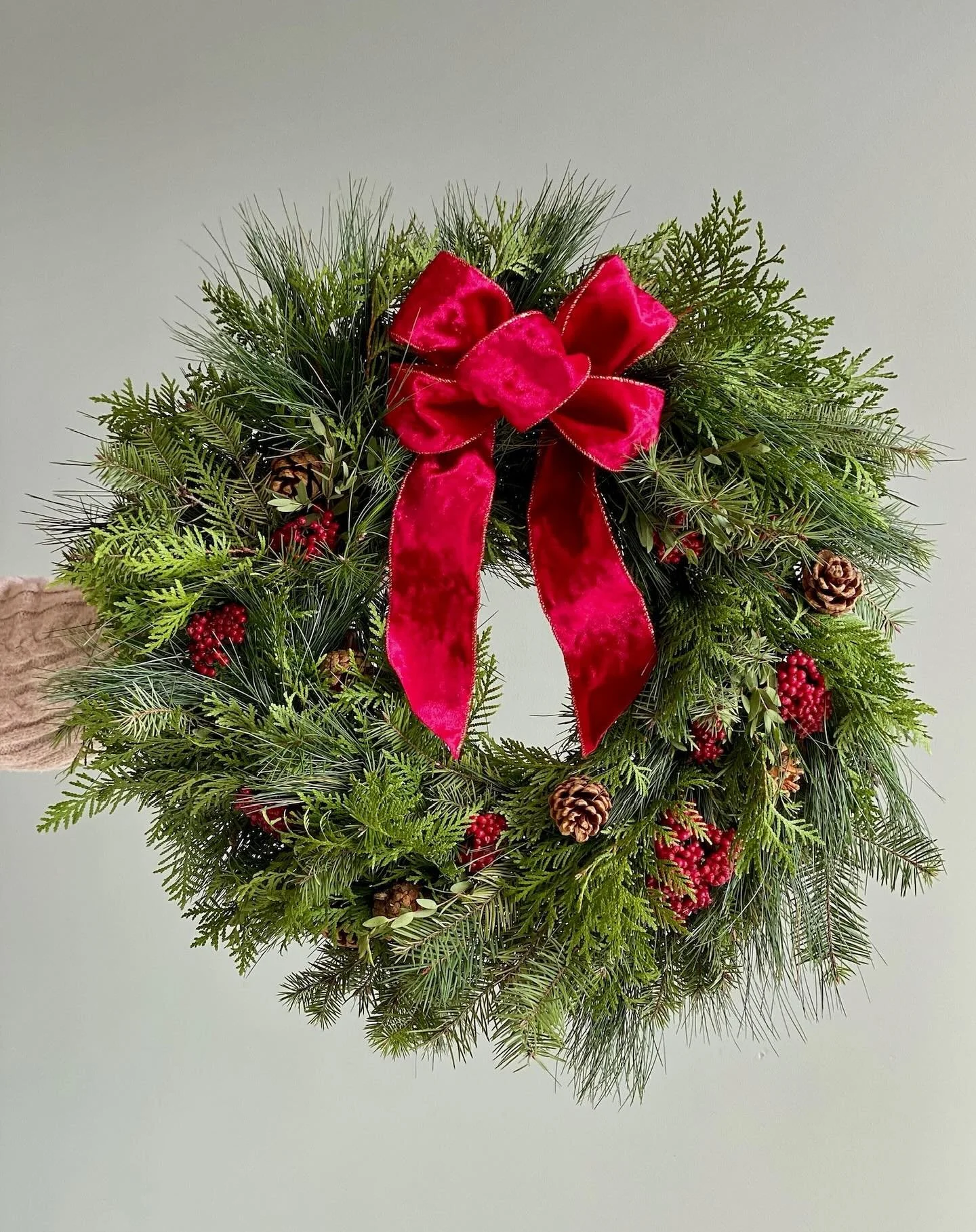 Presenting our ✨ Christmas Wreath Menu ✨ - dropping in-store at our Holiday Market on Small Business Saturday (11/29)! 

Each wreath is handcrafted with love, inspired by the spirit of the season and the beauty of fresh winter greens. 🤍

🎄The Trad 