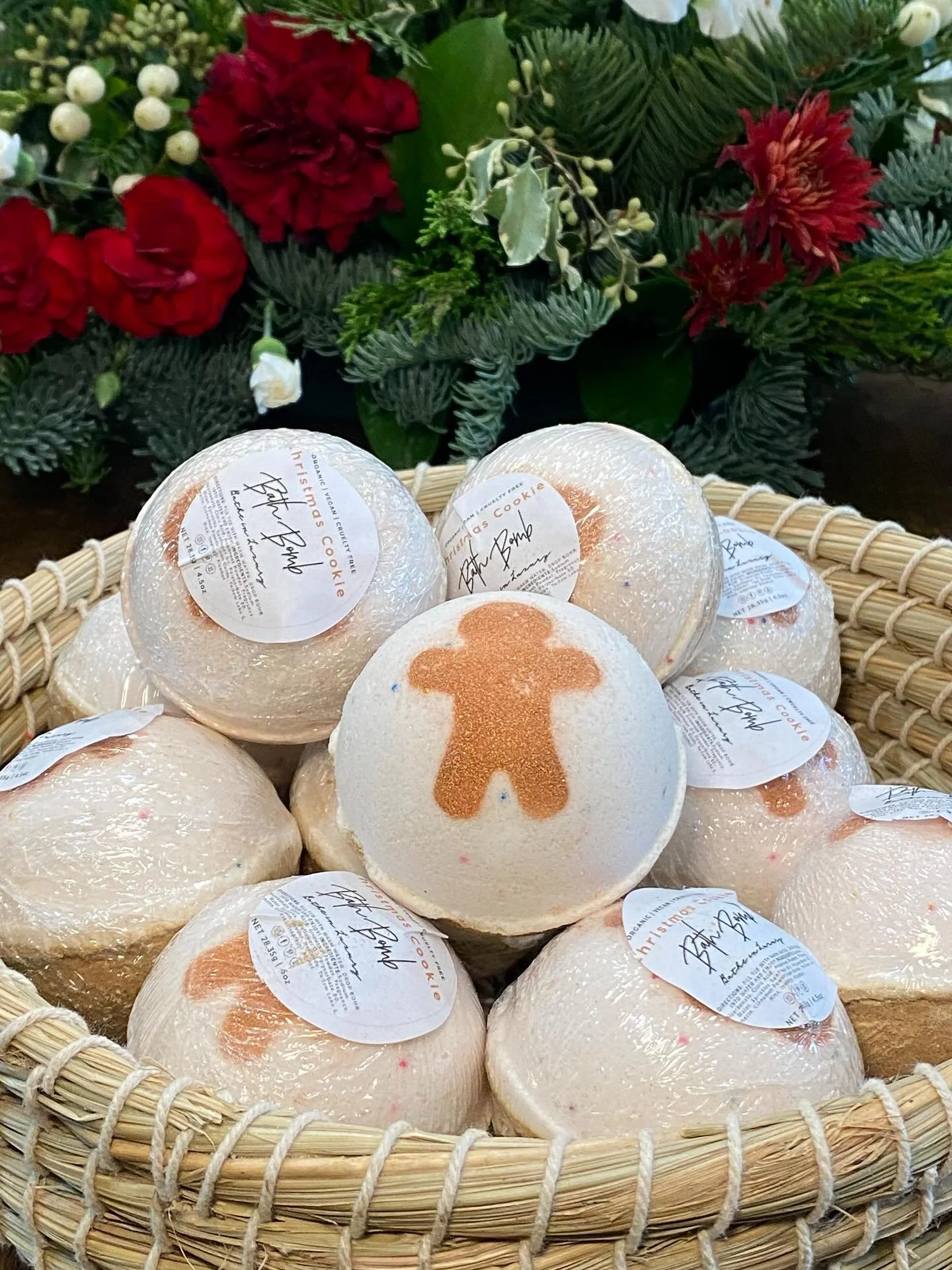 Let Bouquet of Granger be your guide for all of the last minute gifts you could need this season! 🎄✨

🎁 &lsquo;Christmas Cookie&rsquo; Bath Bombs + &lsquo;Vanilla Clove&rsquo; Soap from @bathe_in_luxury_skincare 

🎁 Embroidery Kits from @andothera