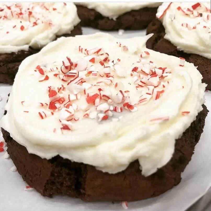 Mark your calendars! 🎄✨

Next Tuesday is sure to be a Christmas cookie overload with a special @theragamuffinbakery Popup! ❤️

Stop in on 12/23 from 9AM-1PM for delicious Christmas treats and fresh flowers - just in time for the holiday. 🎅🏻

We ca