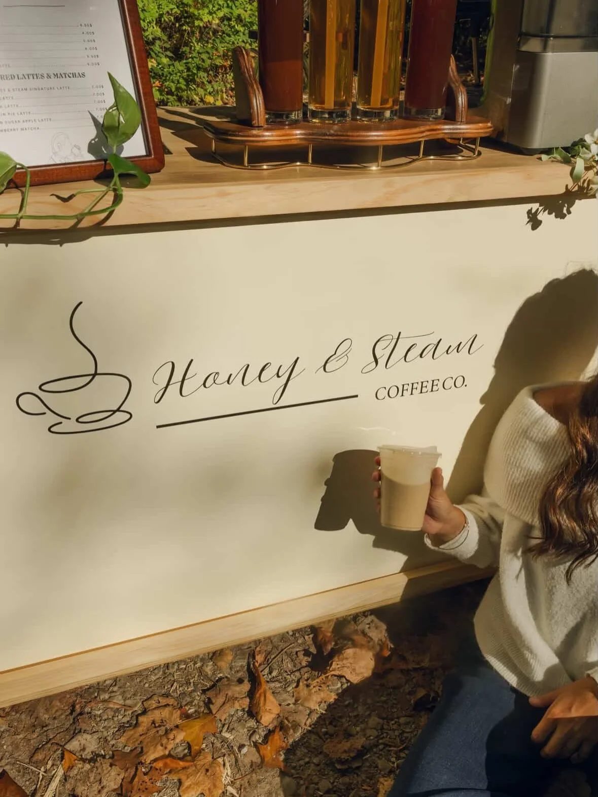 New month, new Friday morning popups here at Bouquet of Granger! 🍞☕️💐

Meet @honeyandsteamcoffeeco and @the.crustandcrumbbakery - faces you&rsquo;ll see every Friday this month from 9AM-12PM. 

Come see us each Friday for all things sourdough, coff