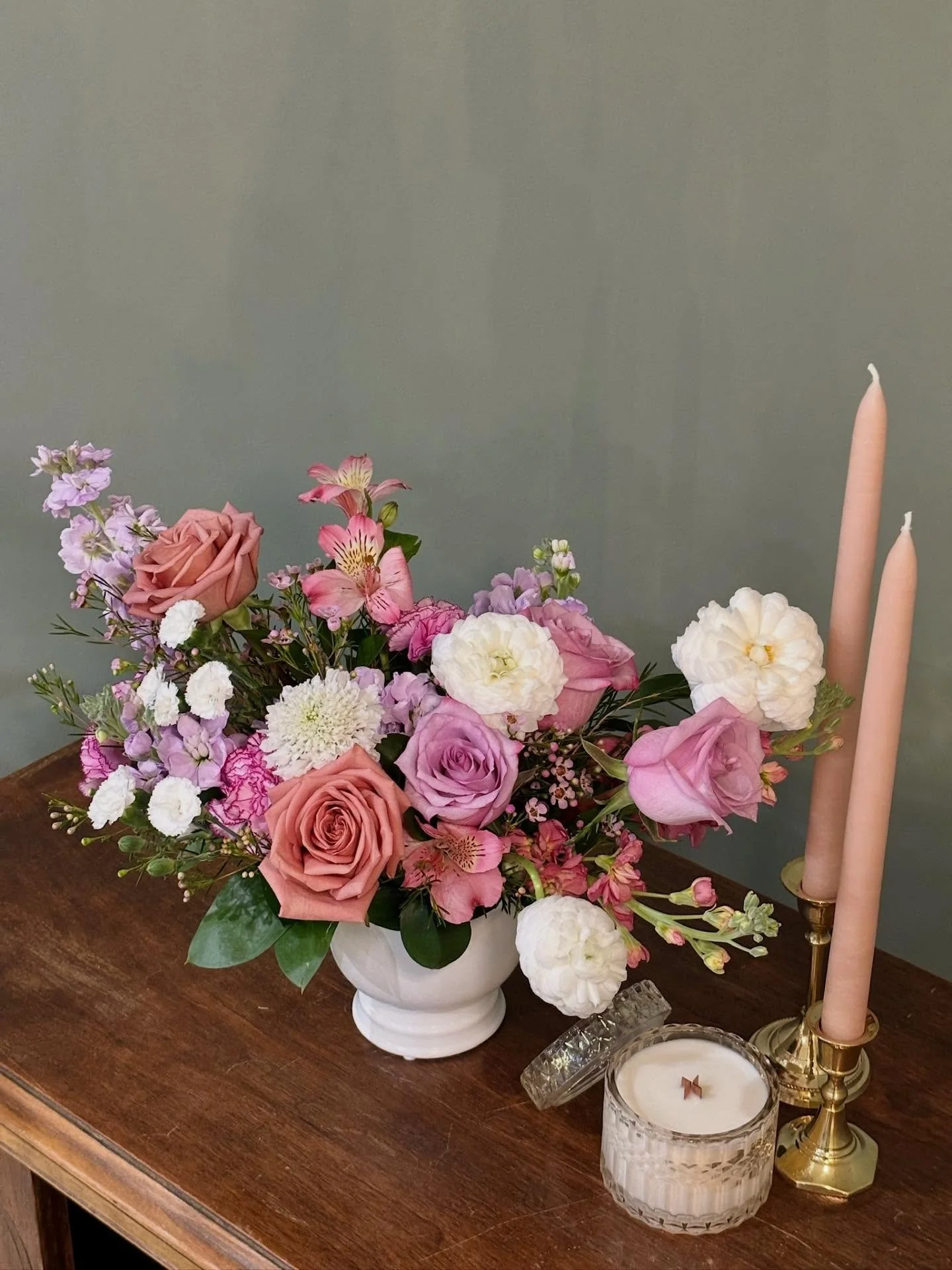 Steal their heart this Valentine&rsquo;s Day&hellip;💘

Our Sweet Treat arrangement features soft pinks and purples with undeniable Valentine&rsquo;s Day charm! 

Head to www.bouquetofgranger.com/valentinesday and place your order for Valentines Day 