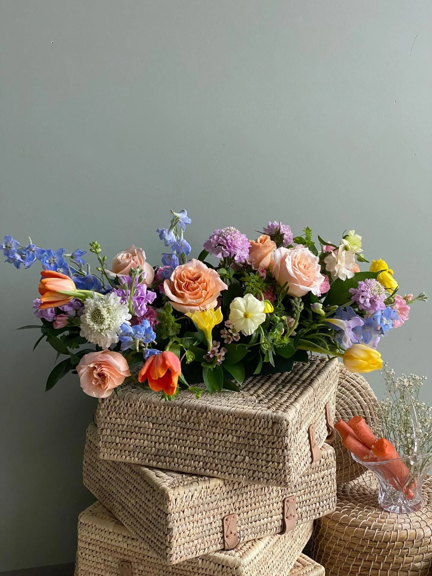 Our Easter Meadow Centerpiece has us wanting to tiptoe through the tulips!🌷 ✨ 

Set the scene this Easter, and adorn your tables with this meadow masterpiece (perfect for those long, rectangular tables, we might add). 

Pop into the shop or head to 